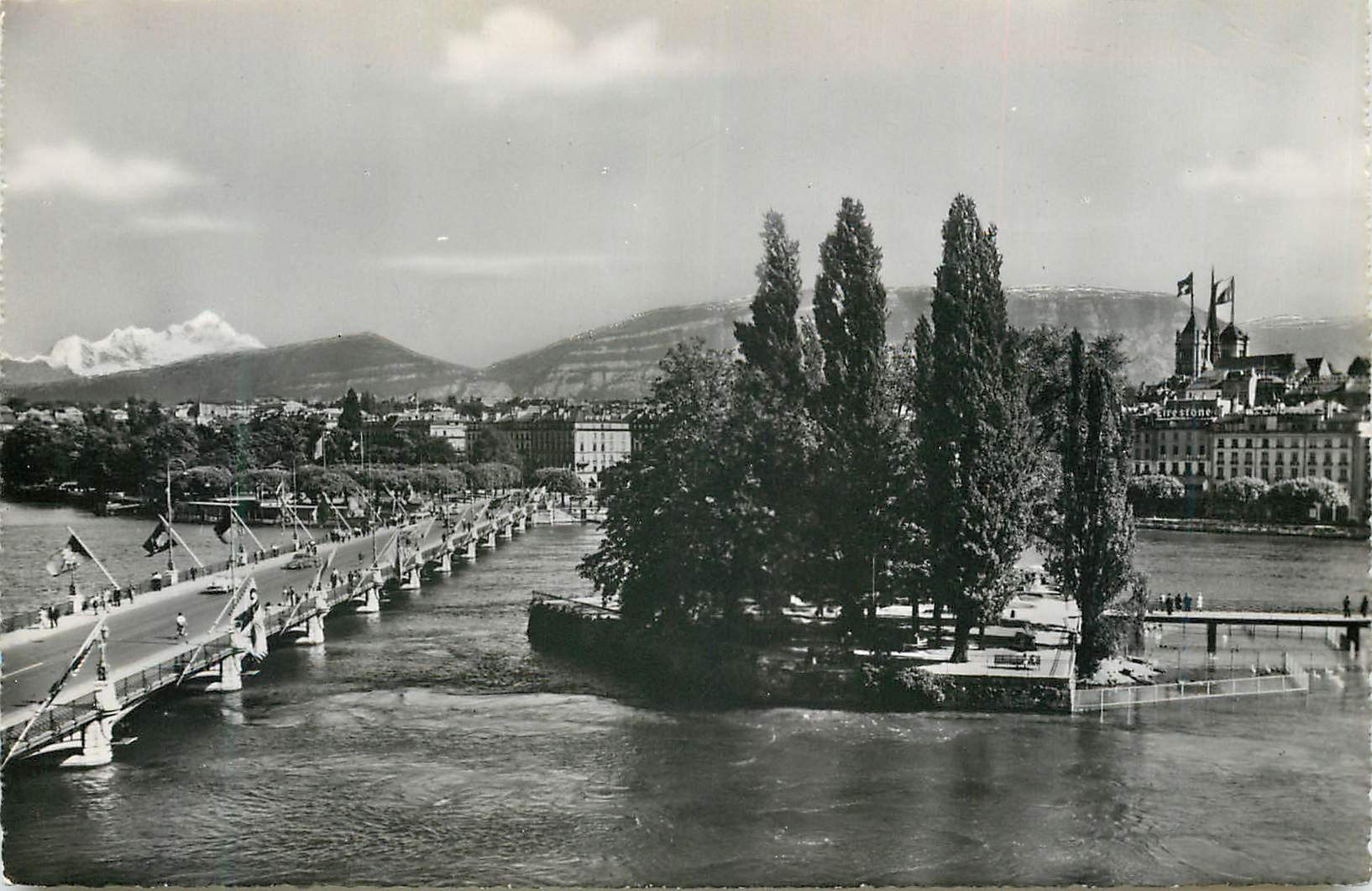 CPM Geneve IIe JJ Rousseau et le Mont Blanc