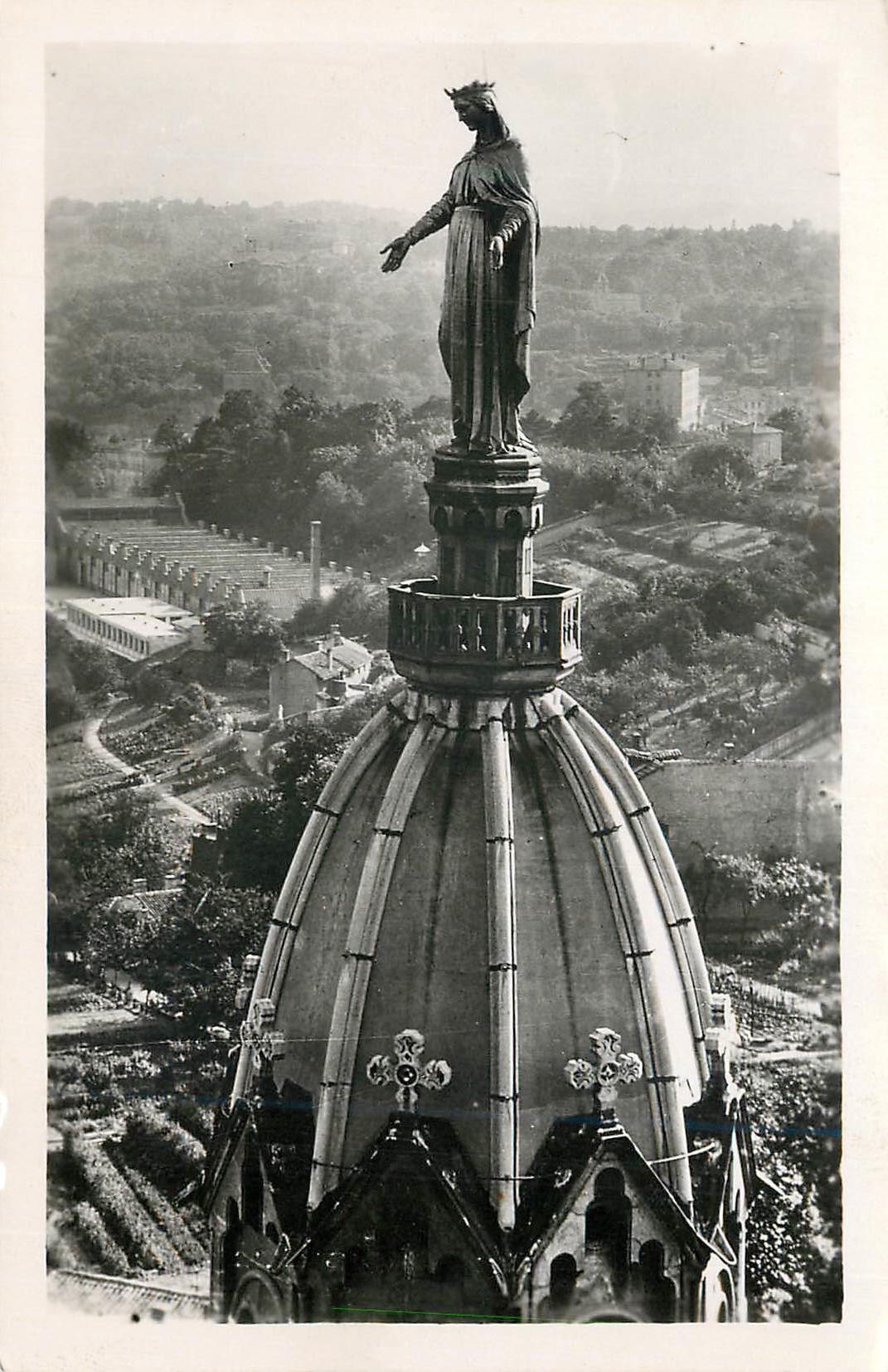 CPM Lyon Vierge Doree de l'Ancienne Chapelle de Fourviere