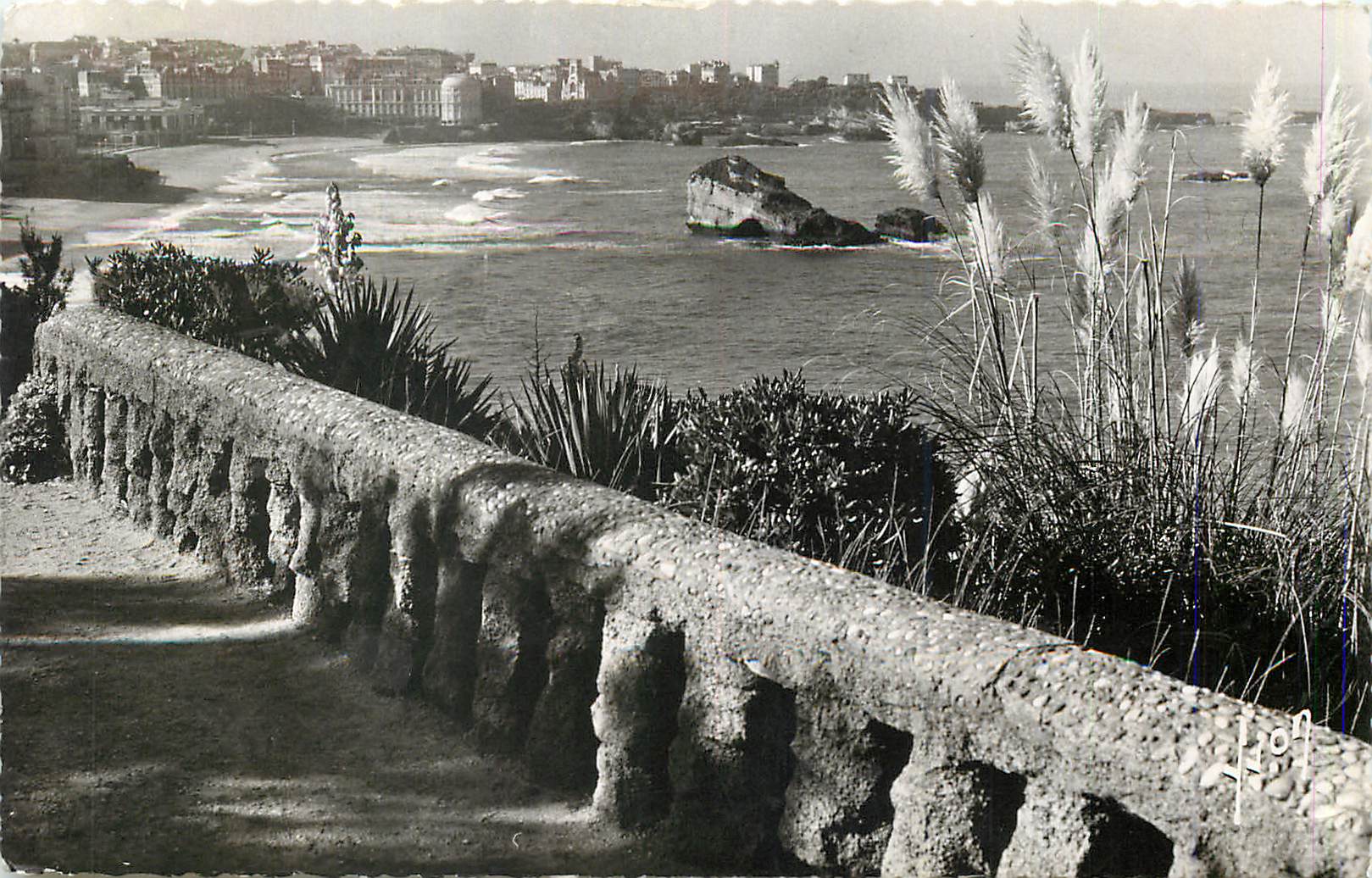 Biarritz (B.P.) — Vue de la Grande Plage - Les Casinos — Les Éditions Françaises