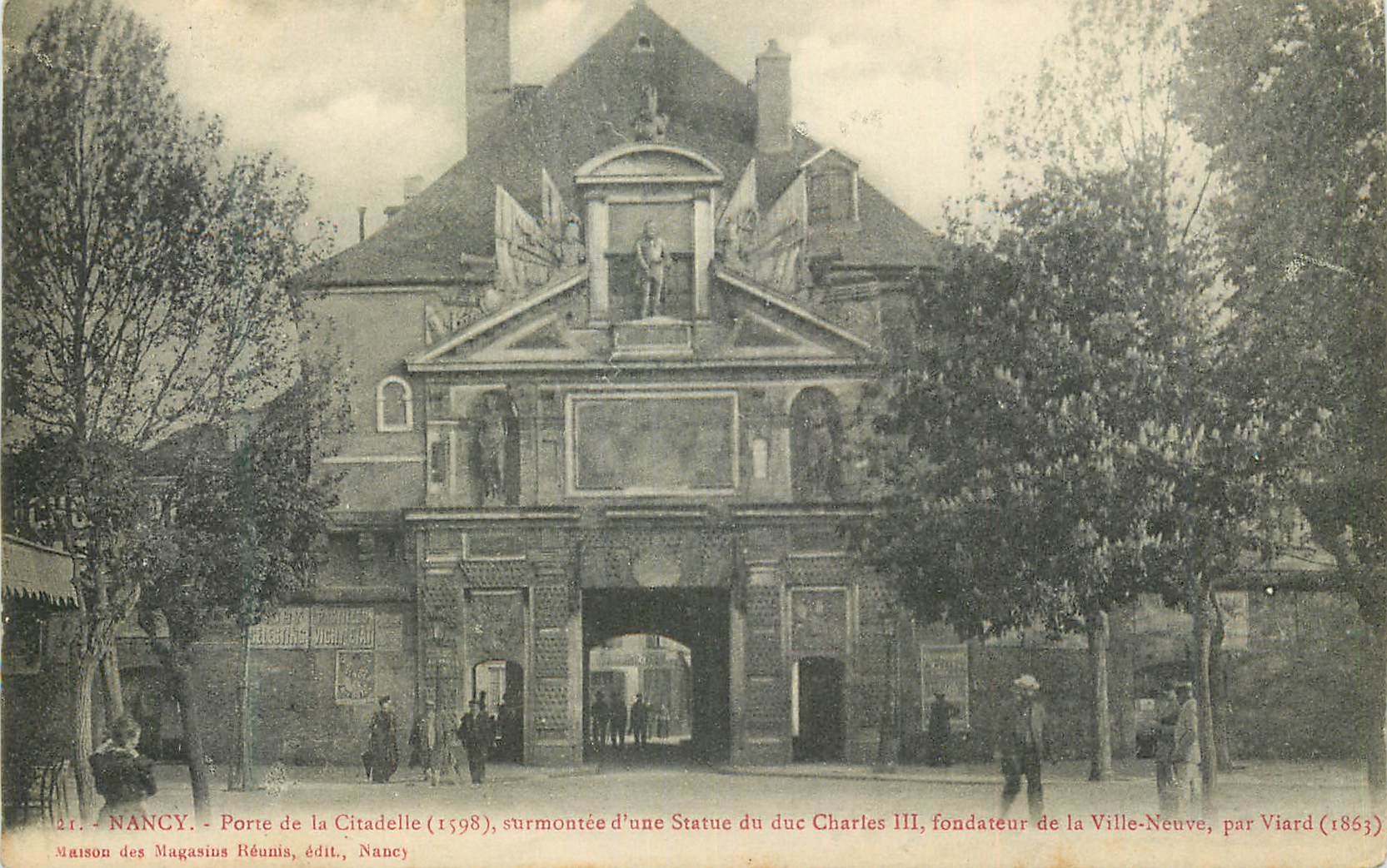 Nancy - Porte de la Citadelle (1598), surmontée d'une statue du duc Charles III, fondateur de la Ville-Neuve, par Viard (1863)