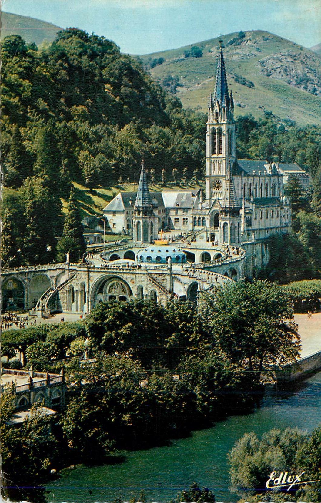 CPM Lourdes la Basilique et le Cave
