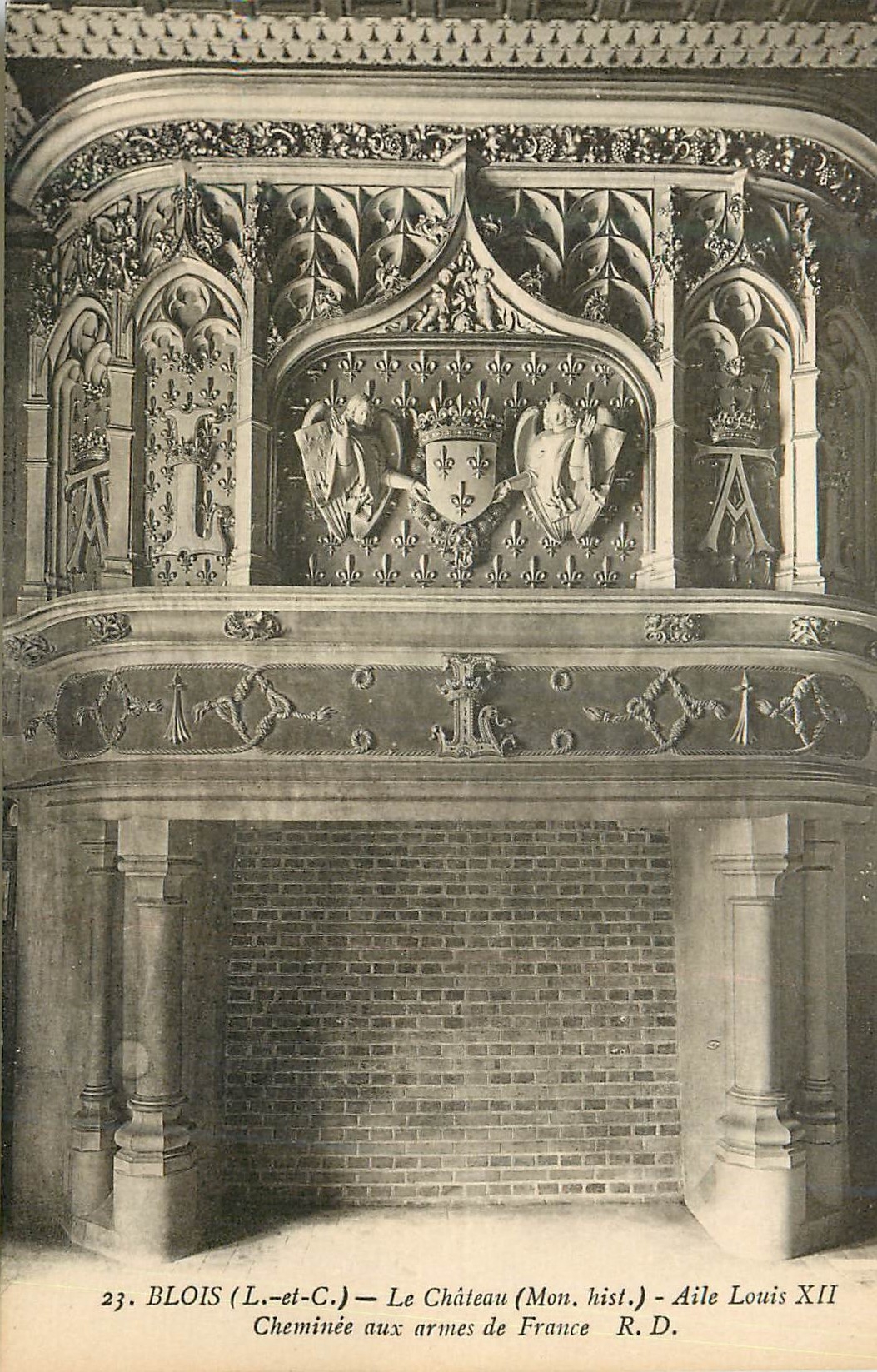 CPA Blois (L et C) Le Chateau (Mon Hist) Aile Louis XII) Cheminee aux armes de France RD