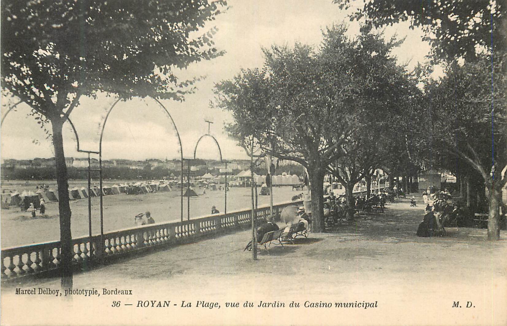 CPA Royan La Plage Vue du Jardin du Casino Municipal