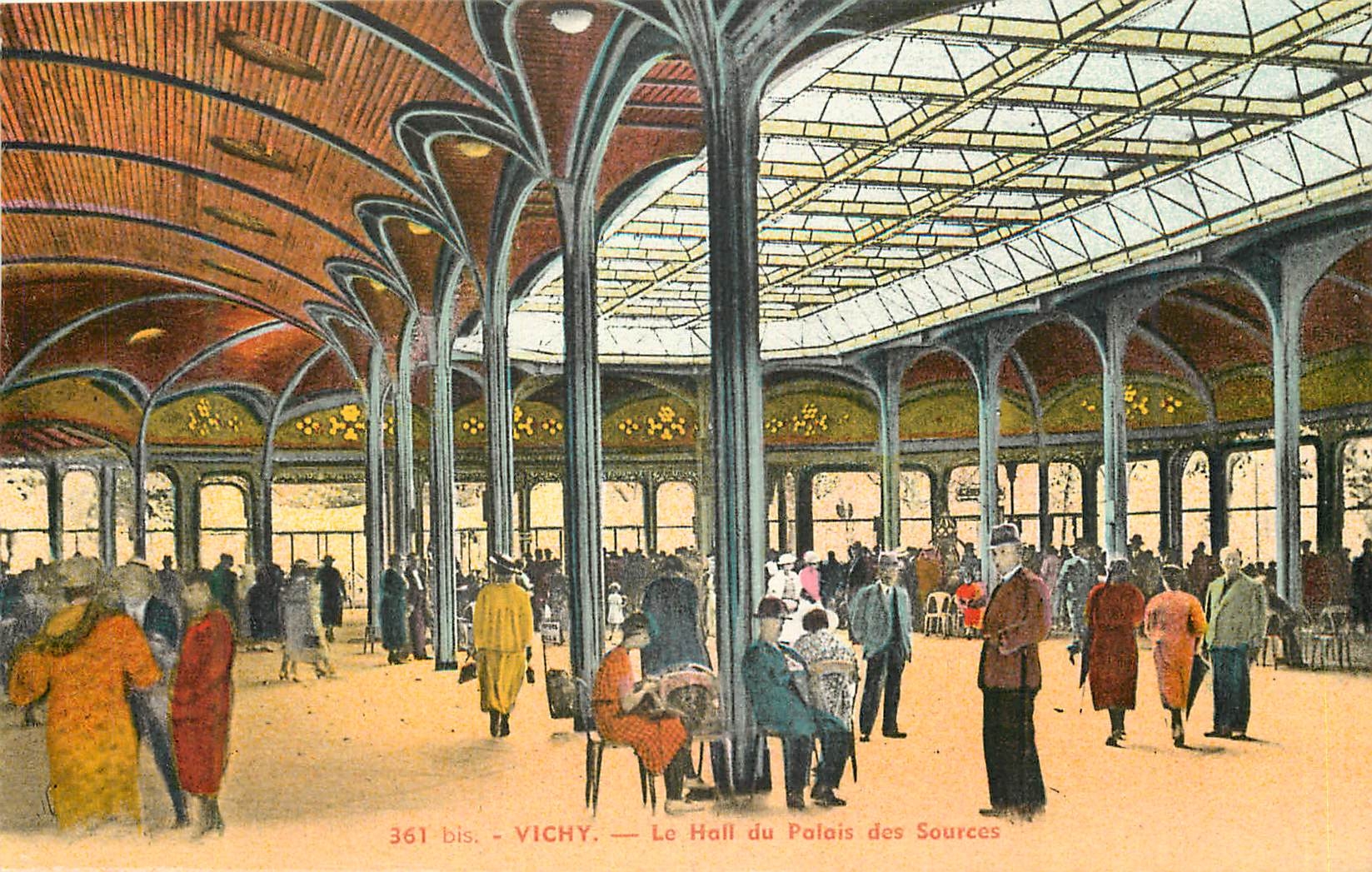 CPA Vichy Le Hall du Palais des Sources