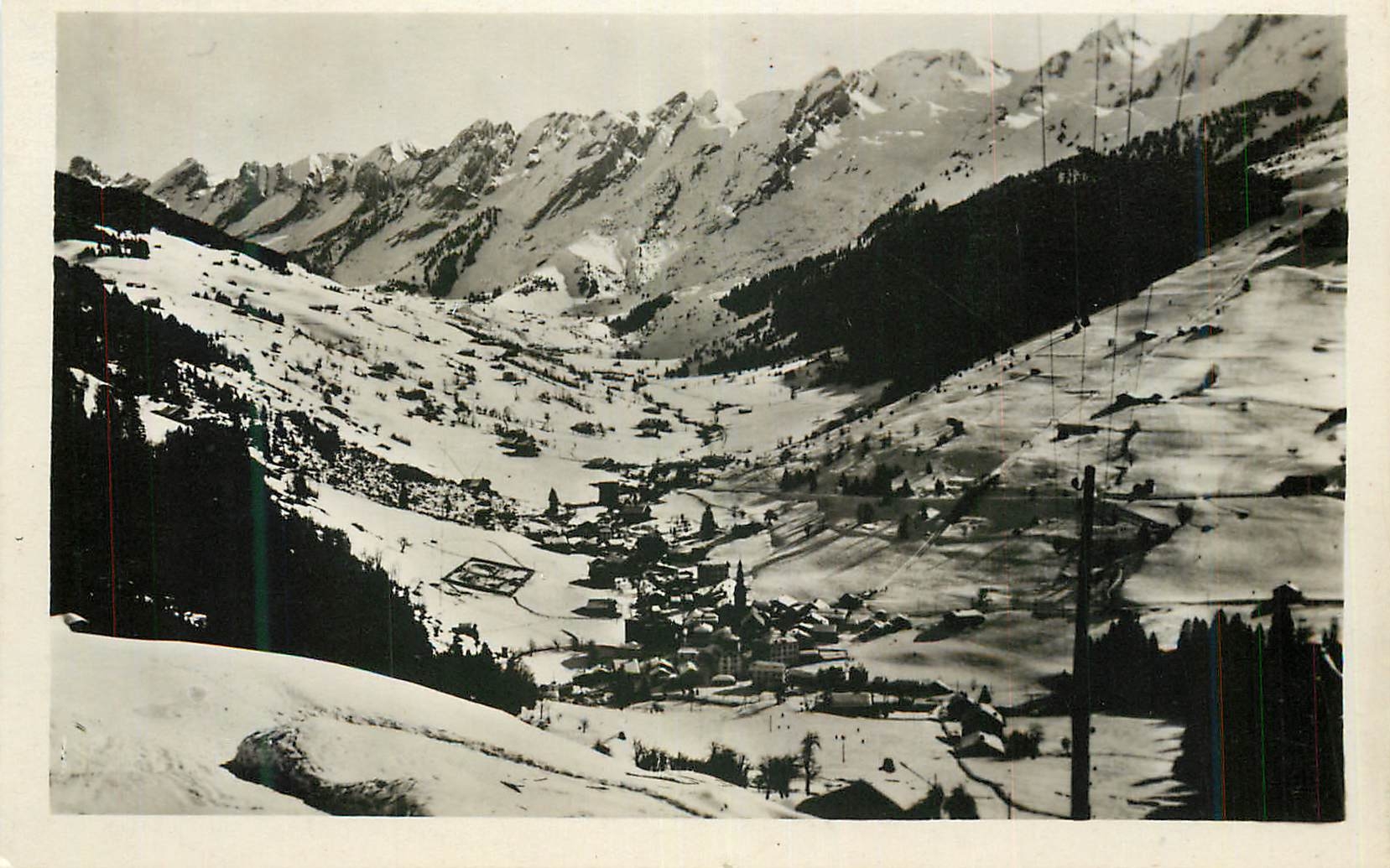 La Clusaz (Haute-Savoie) — Vue générale et Chaîne des Aravis — Éditions CIL, Nancy — n° 2215