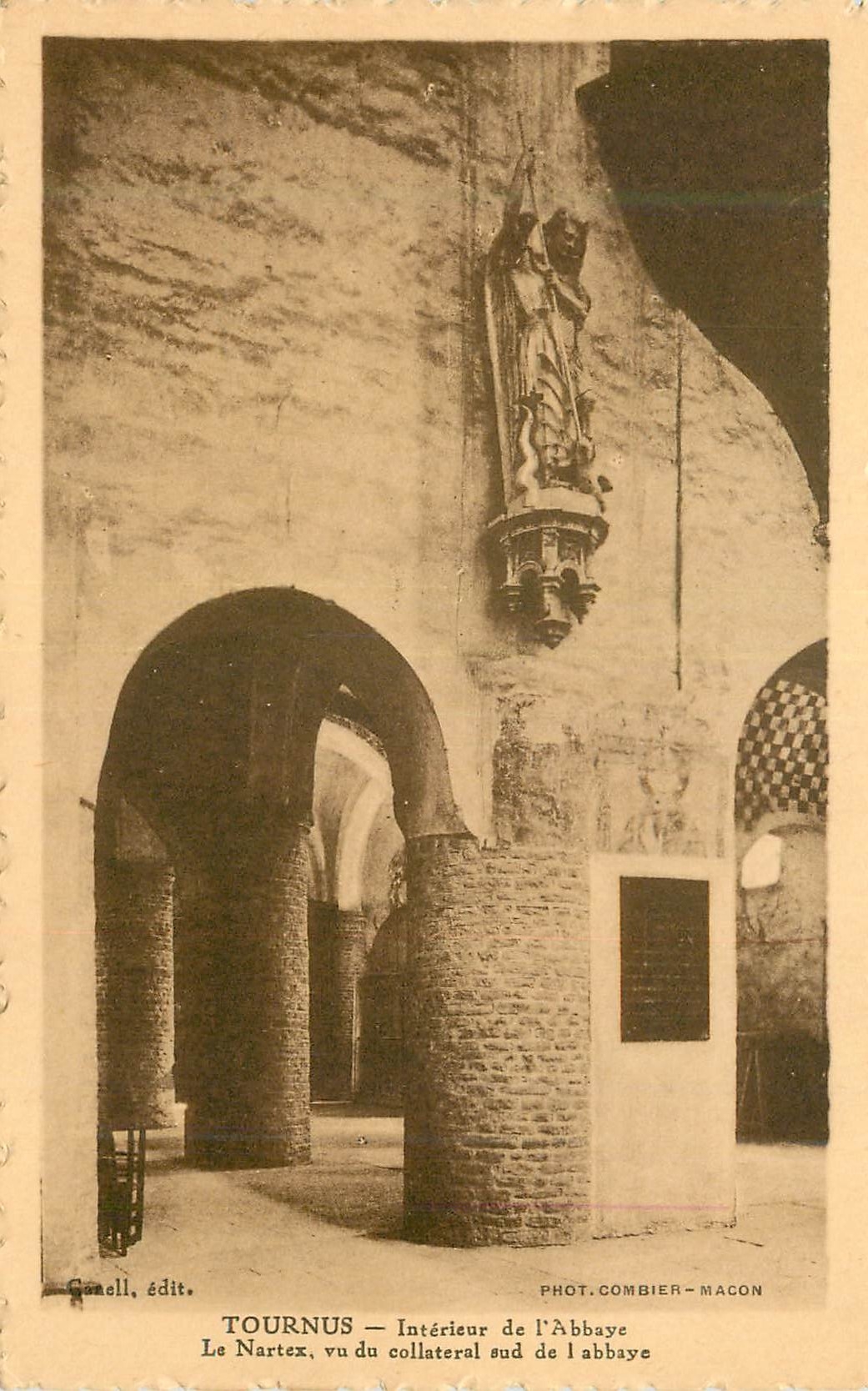 CPA Tournus Interieur de l'Abbaye LE Nartex Vu du Collateral sud de L'Abbaye