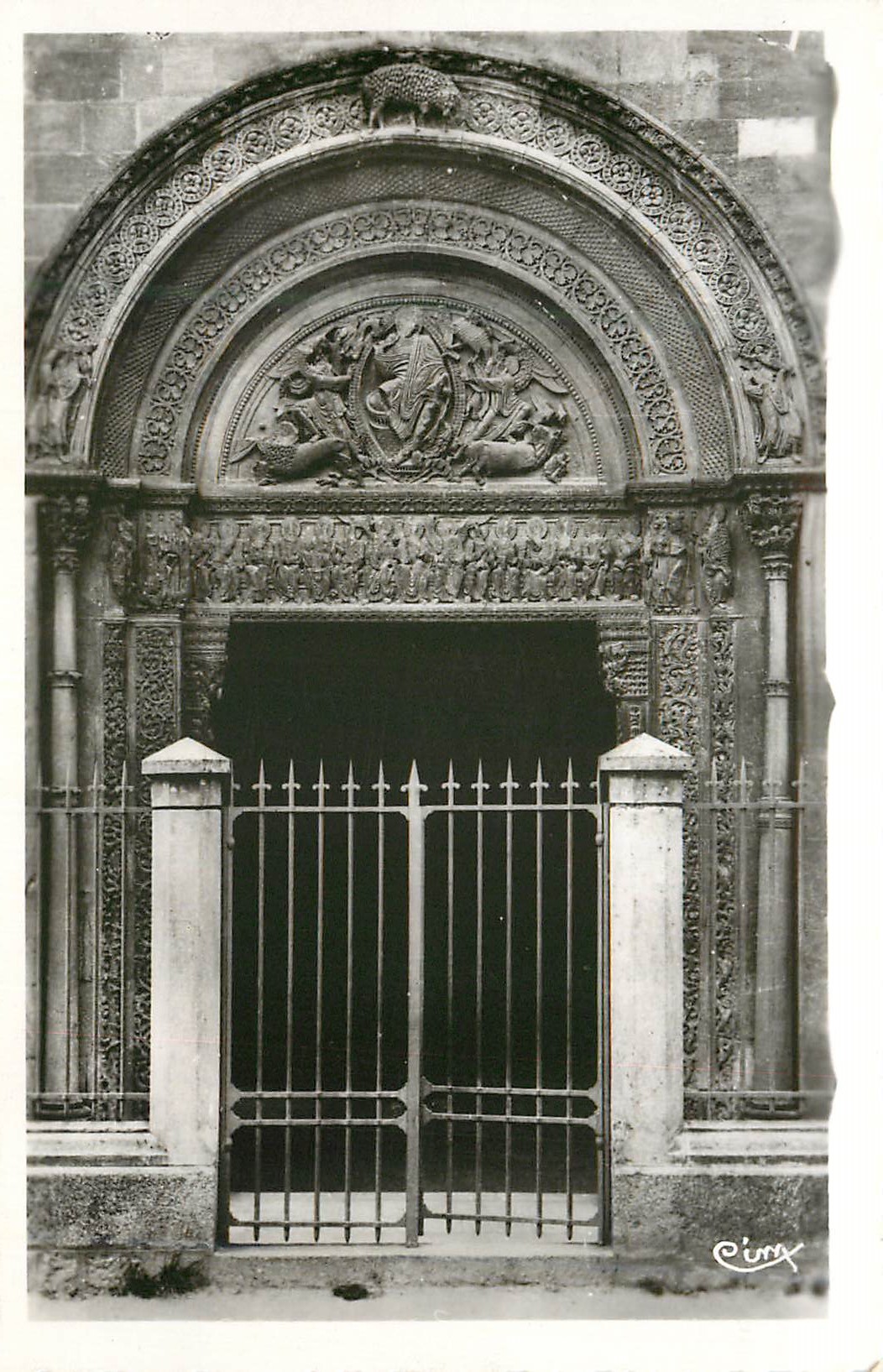 CPM Charlieu (Loire) Porche et L'Abbaye Benedictine (XIIe Siecle)