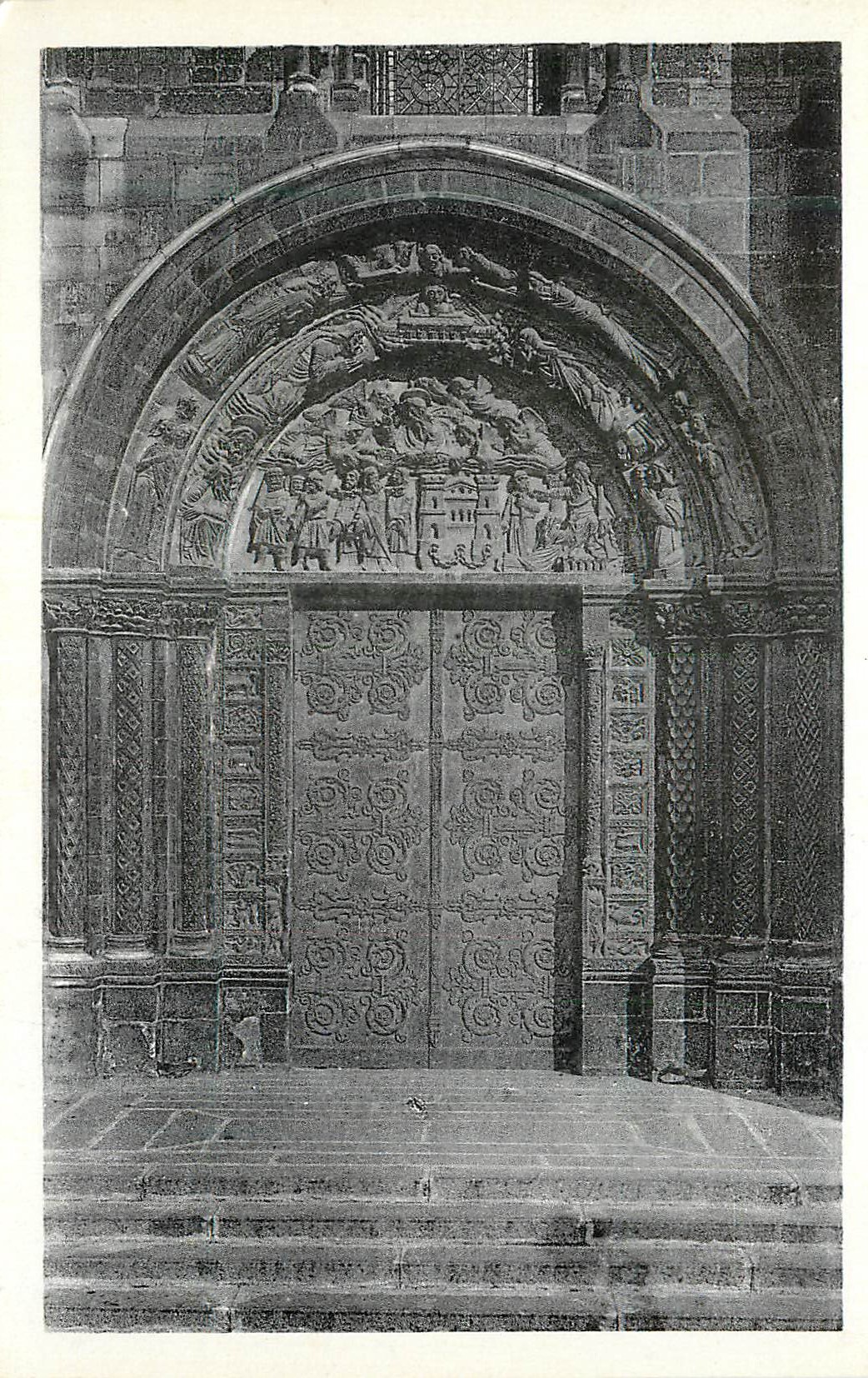 Abbaye de Saint-Denis — Portail de droite — Éditeur : CAP Arts Photomécaniques, Paris