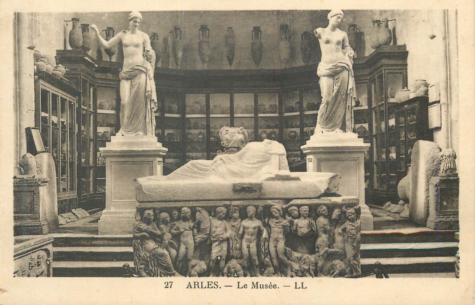 CPA Arles le Musee LL