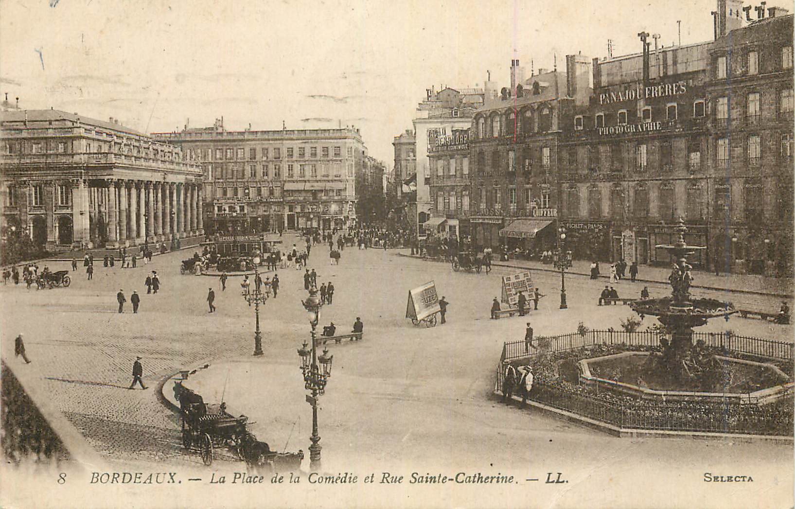 CPA Bordeaux La Place de la Comedie et Rue Sainte Catherine LL