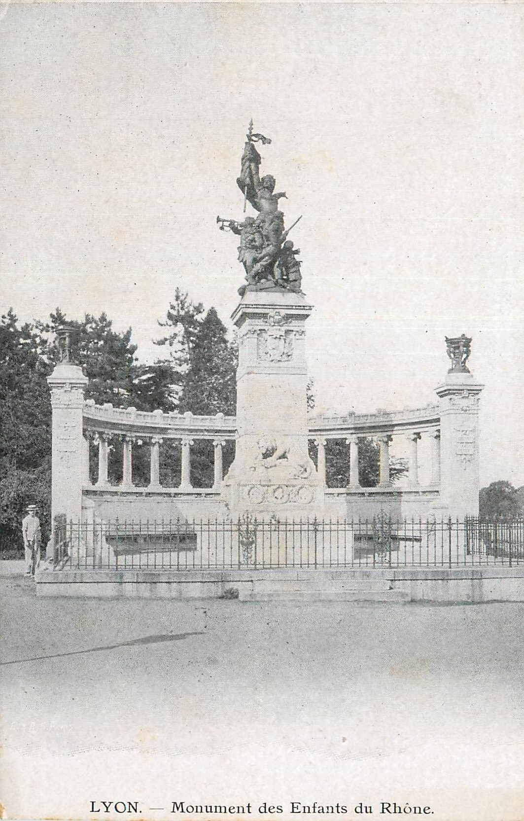 CPA Lyon Monument des Enfants Du Rhone