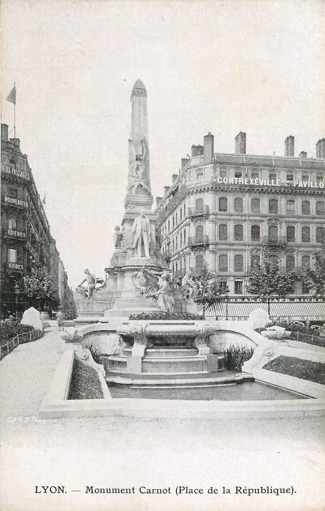 CPA Lyon Monument Carnot (Place de la Republique)