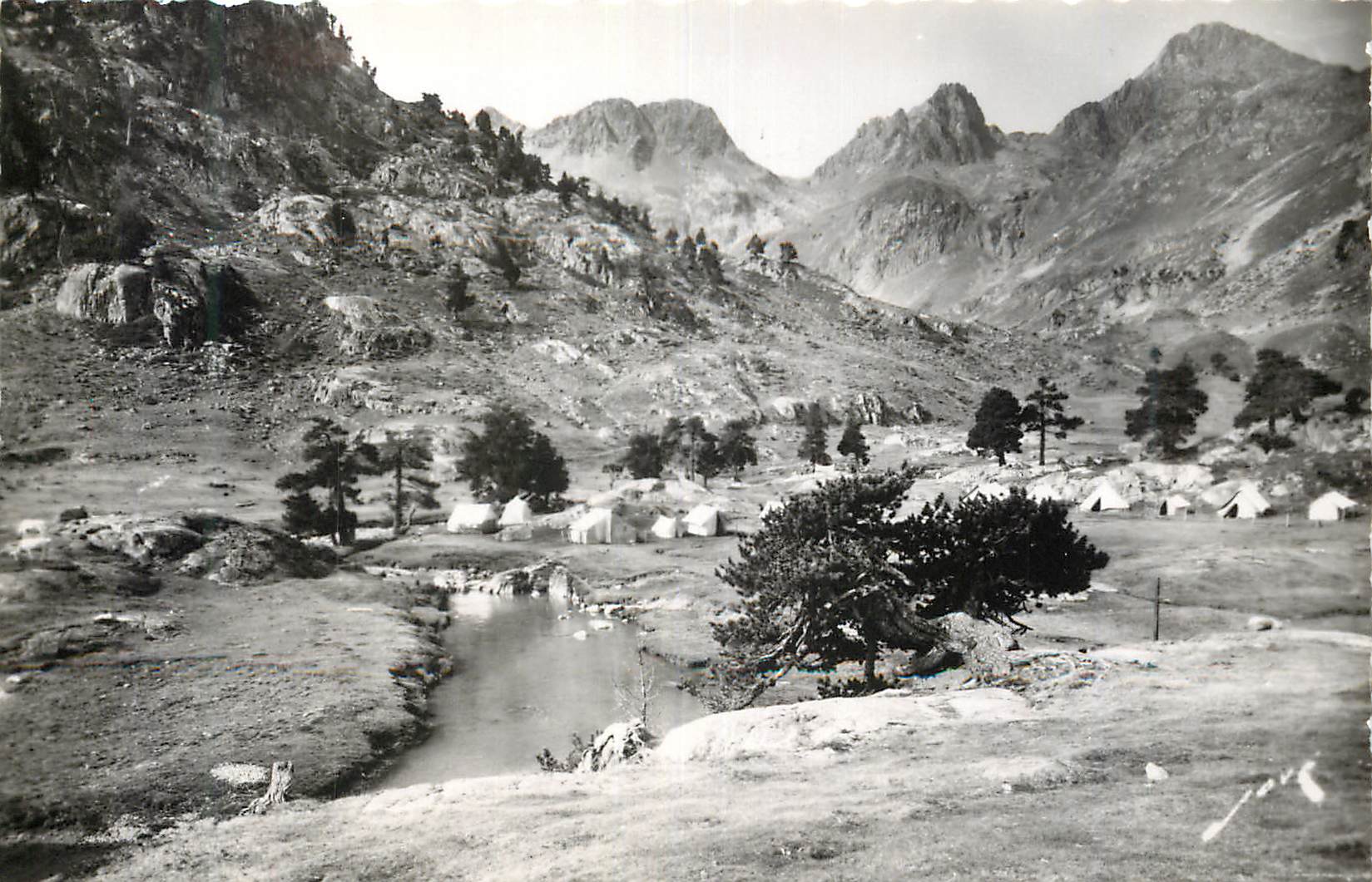 CPM Environs de Cauterets (HP) Le Camp du TCF au Marcadau