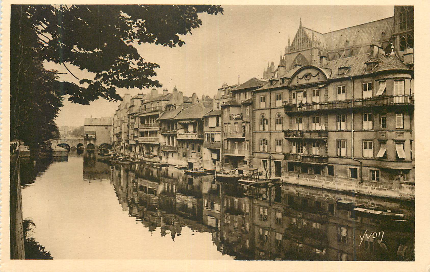 CPA Metz (Mosella) Les Bords de la Moselle Les Roches