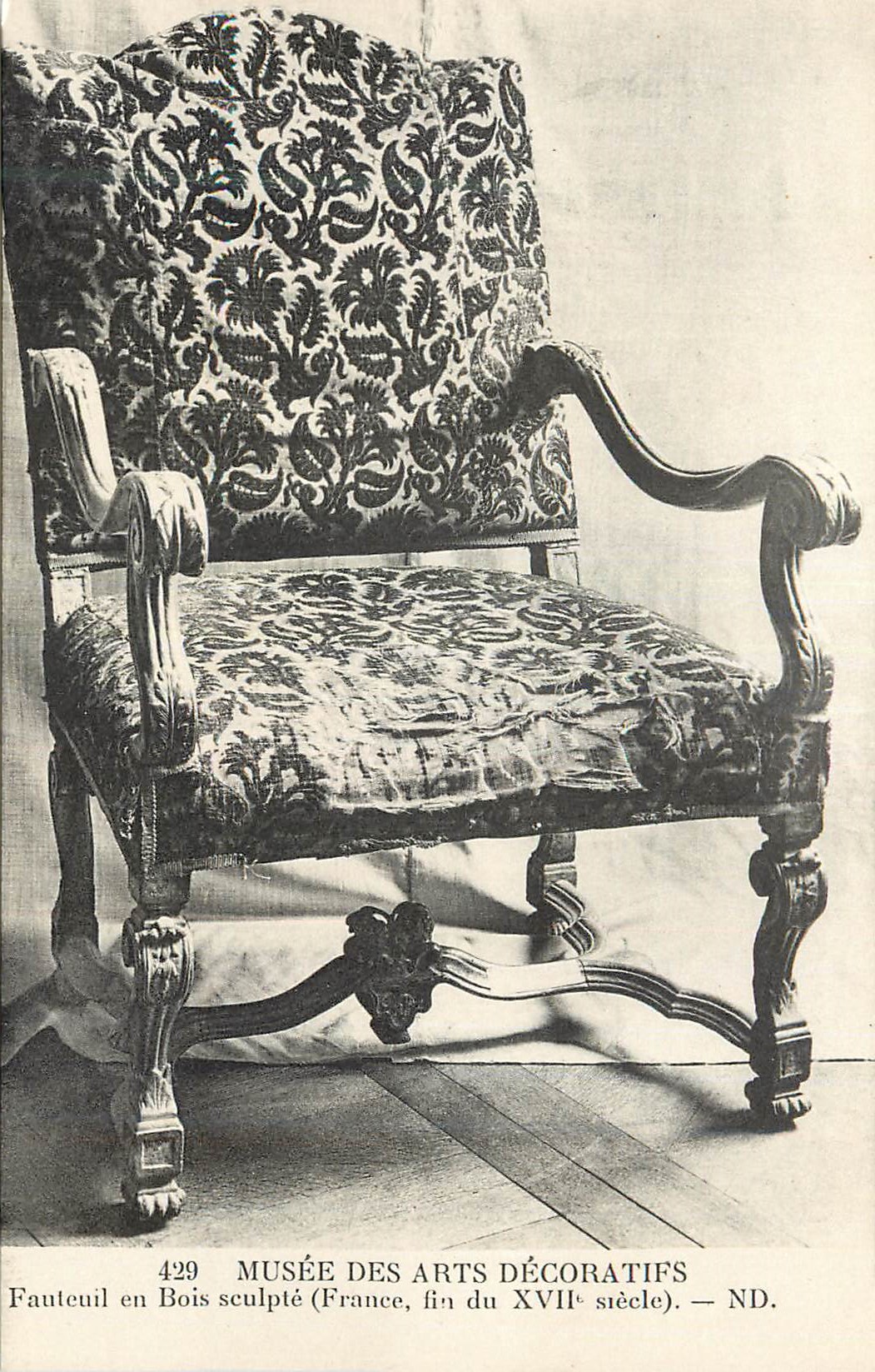 CPA Musee des Arts Decoratifs Fauteuil en Bois Sculpte (France Fin du XVIIe Siecle) ND
