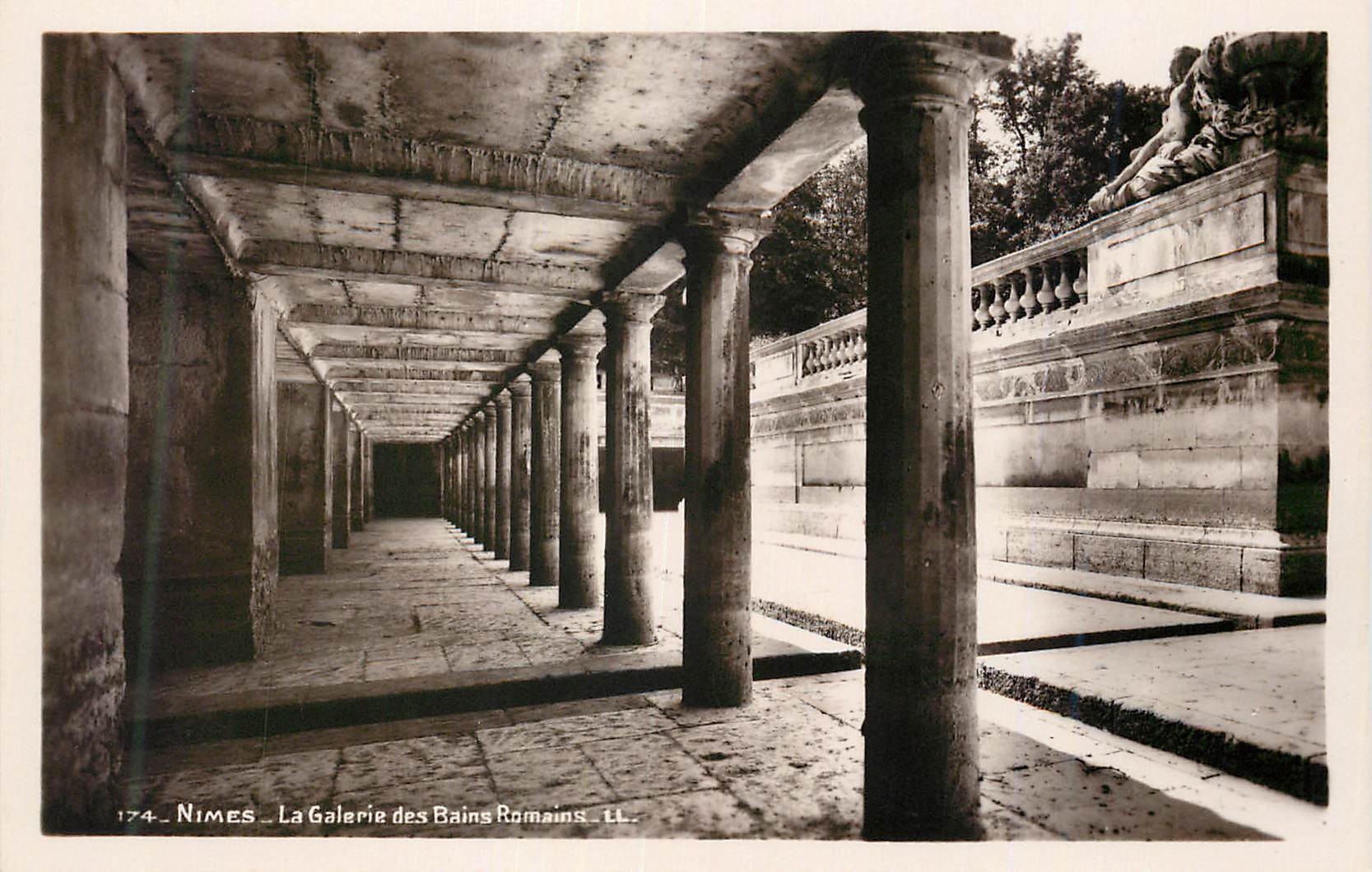 CPM Nimes La Galerie des Bains Romains LL
