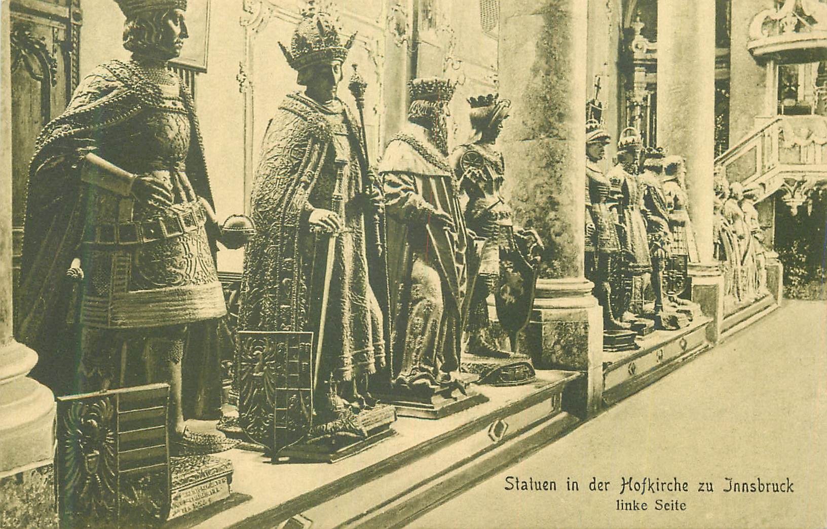 CPA Statuen in der Hofkirche zu Innsbruck Linke Seite