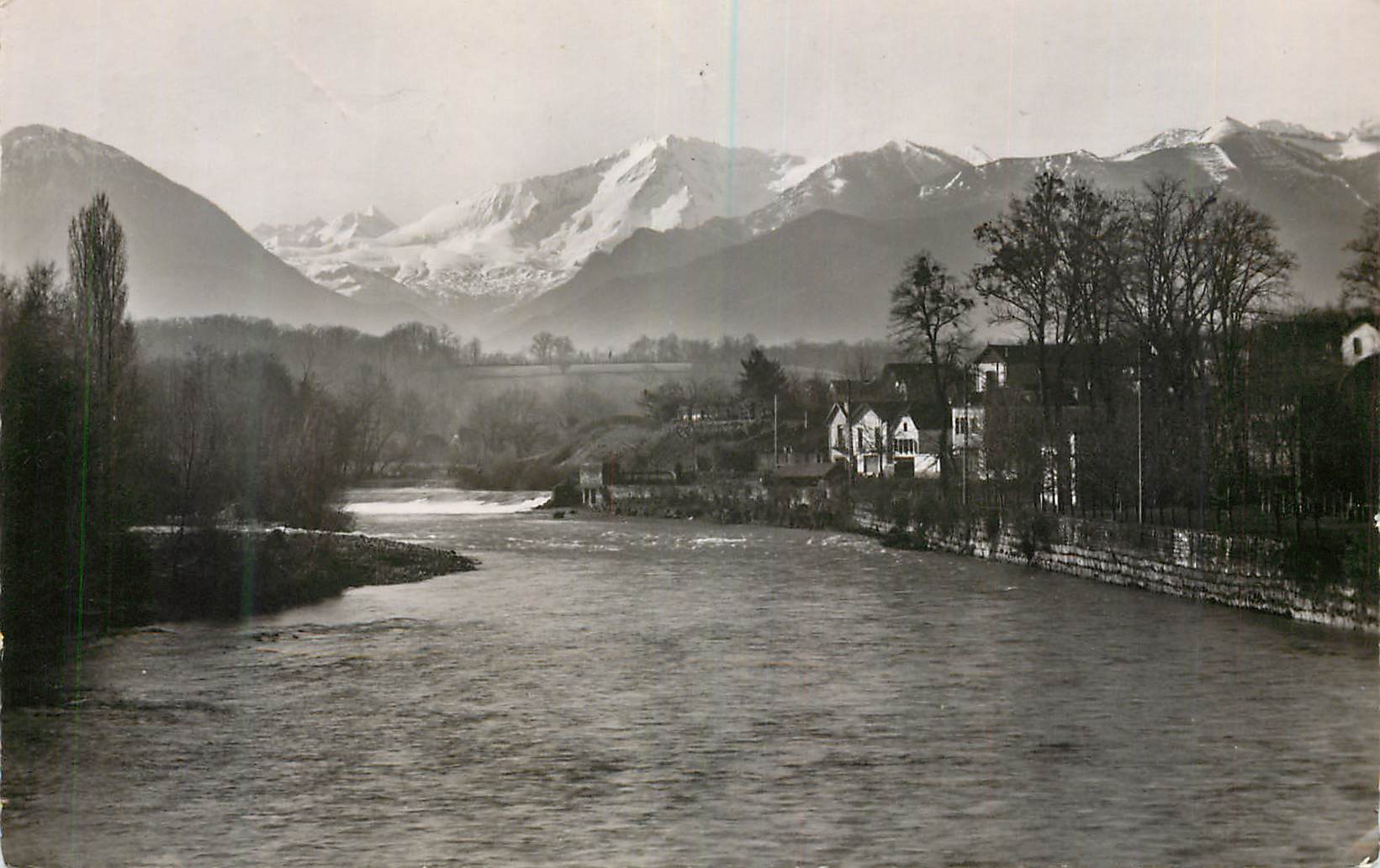 Chaîne des Pyrénées — Pic de Gabizo (2.689 m) — vue du Pont — NAY (B.-P.) — Reprod. Interdite — n° 1.137