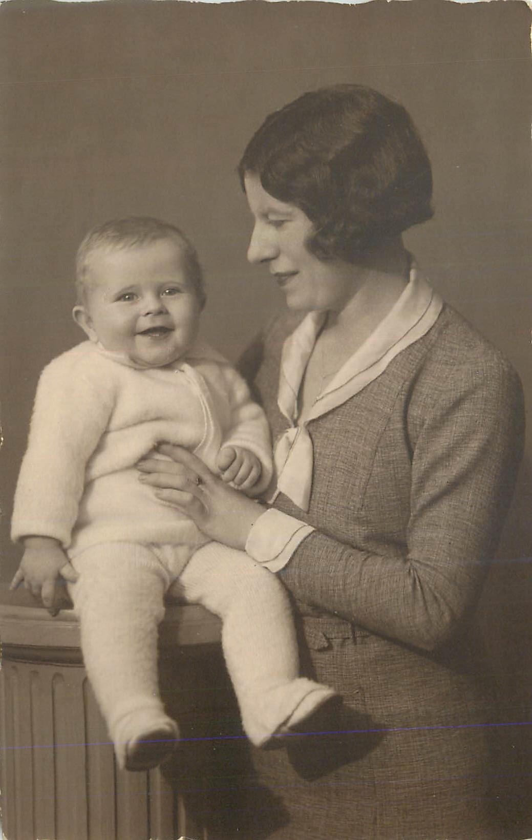 Maman et son bébé — Photographie de studio — Léon Berg, Chambéry