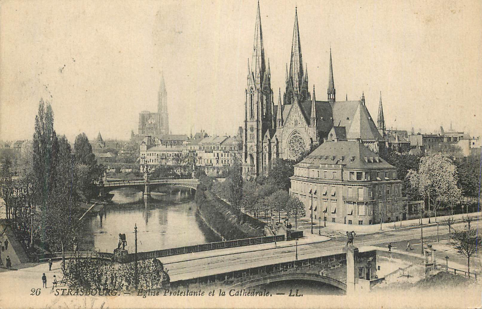 CPA Strasbourg Eglise Protestante et la Cathedrale