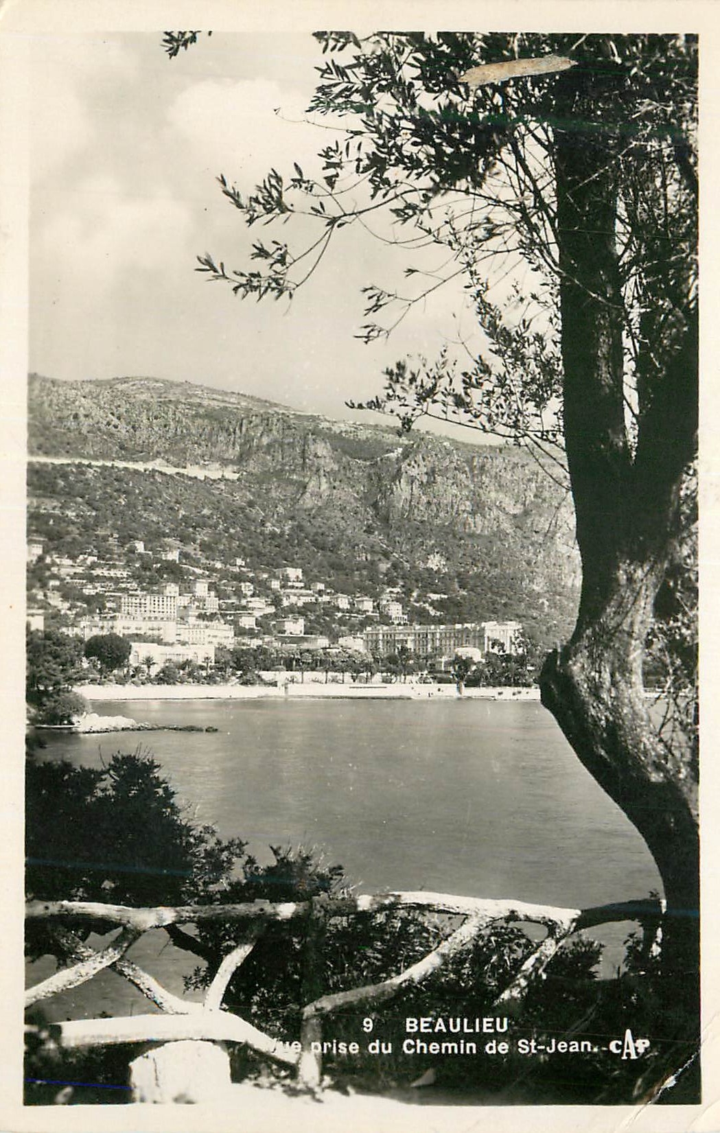 CPM Beaulieu Vue Prise du Chemin de St Jean Cap