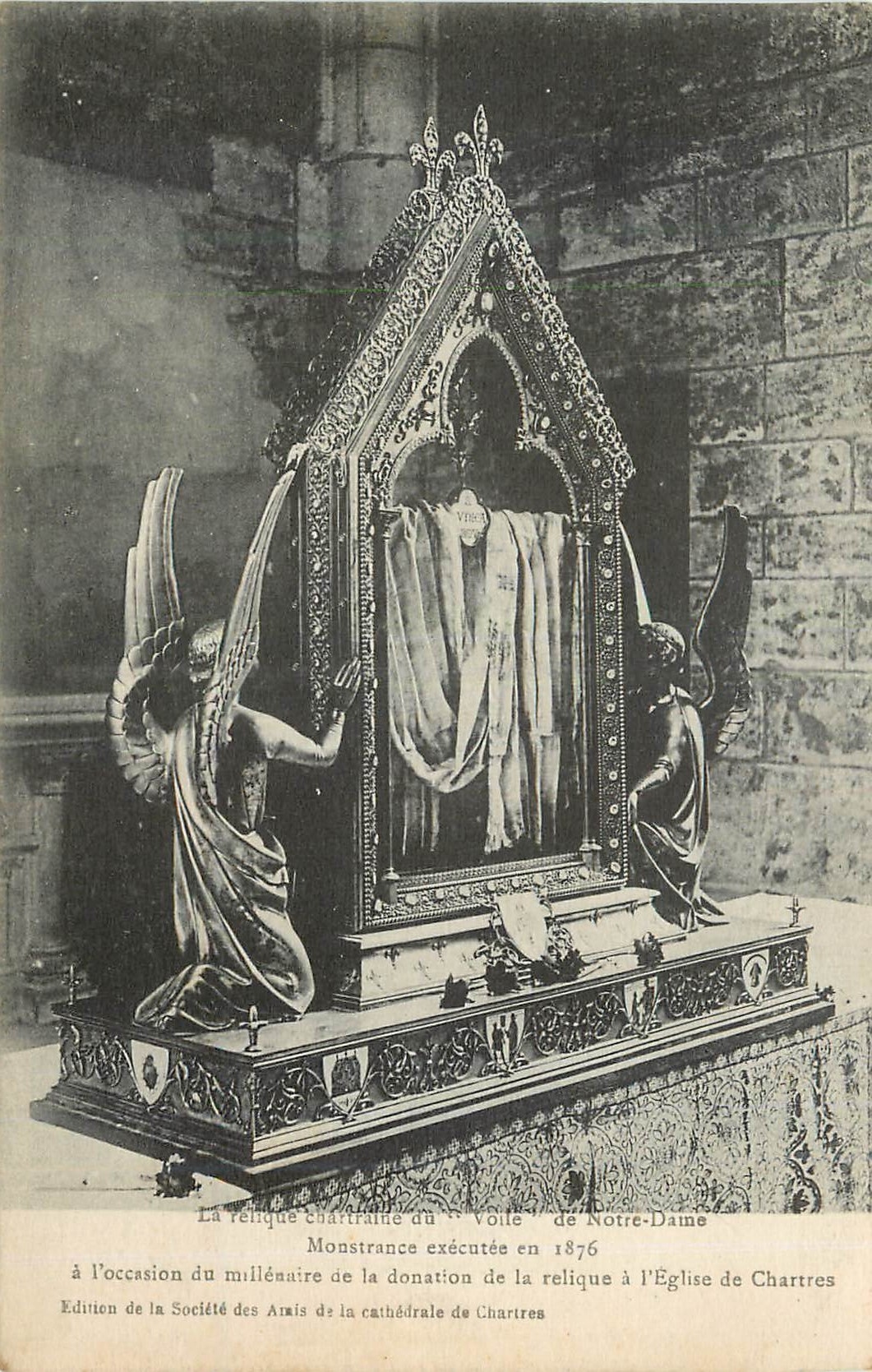 La relique chartraine du « Voile » de Notre-Dame — Monstrance exécutée en 1876 à l'occasion du millénaire de la donation de la relique à l'Église de Chartres — Édition de la Société des Amis de la cathédrale de Chartres
