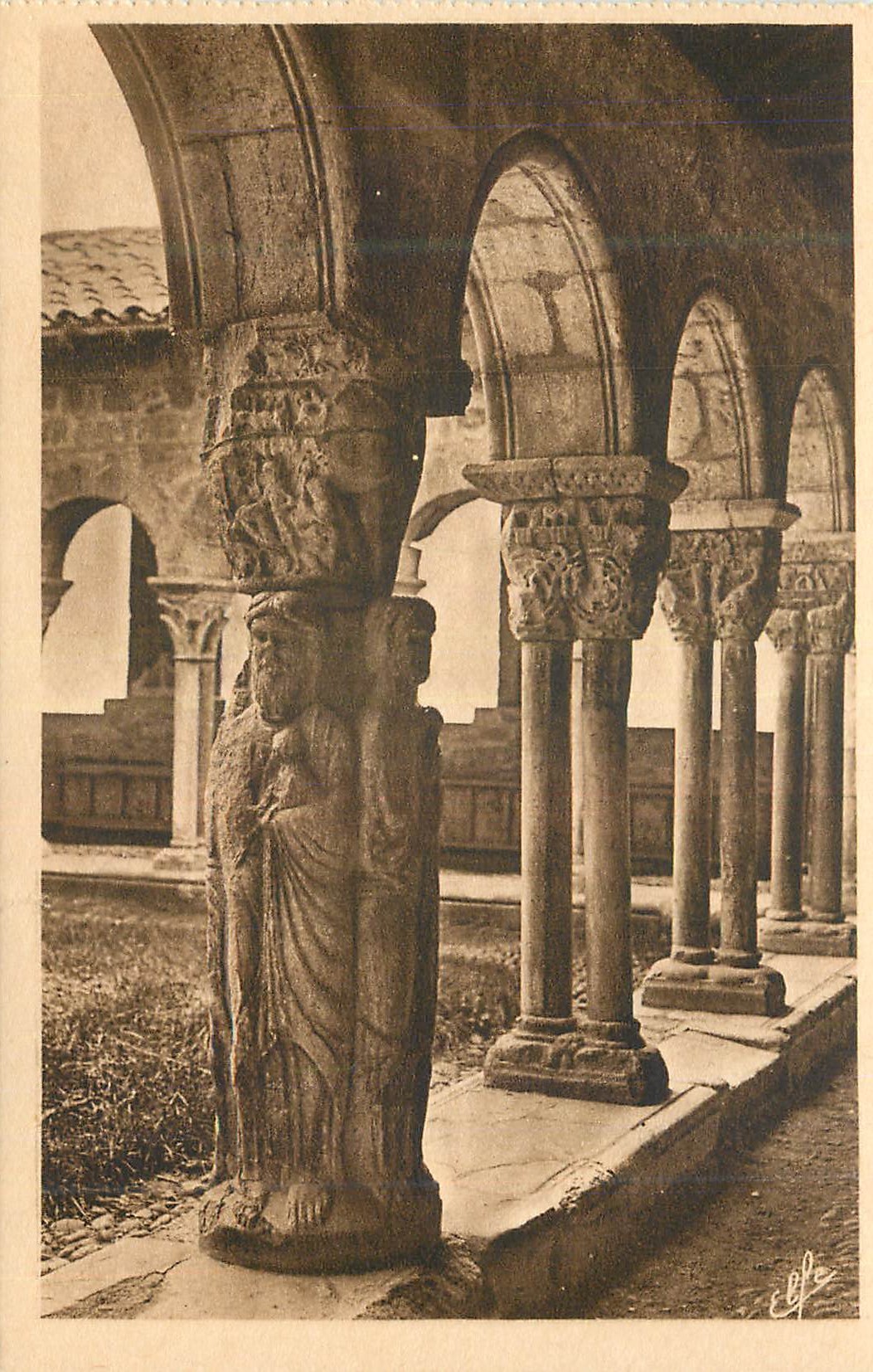 CPA Saint Bertrand de Comminges Le Pilier des Quatre Evangelistes et Cloitre