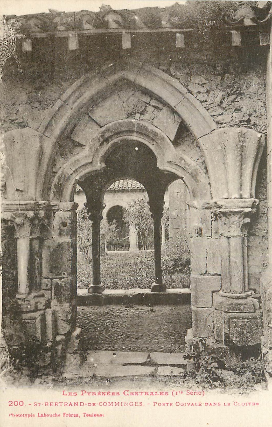 CPA Pyrenees Cantrales (Iere Serie) St Bertrand de Comminges