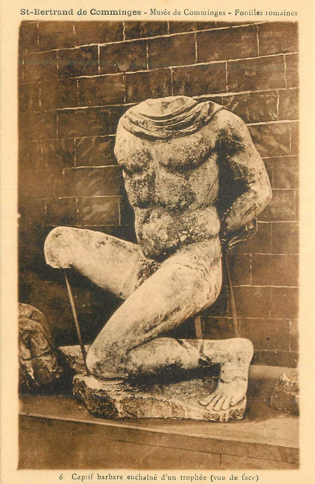CPA Captif Barbare Enchaine d'un Trophee (Vue de Face) St Bertrand de Comminges Musee de Comminges Fouilles Romaines