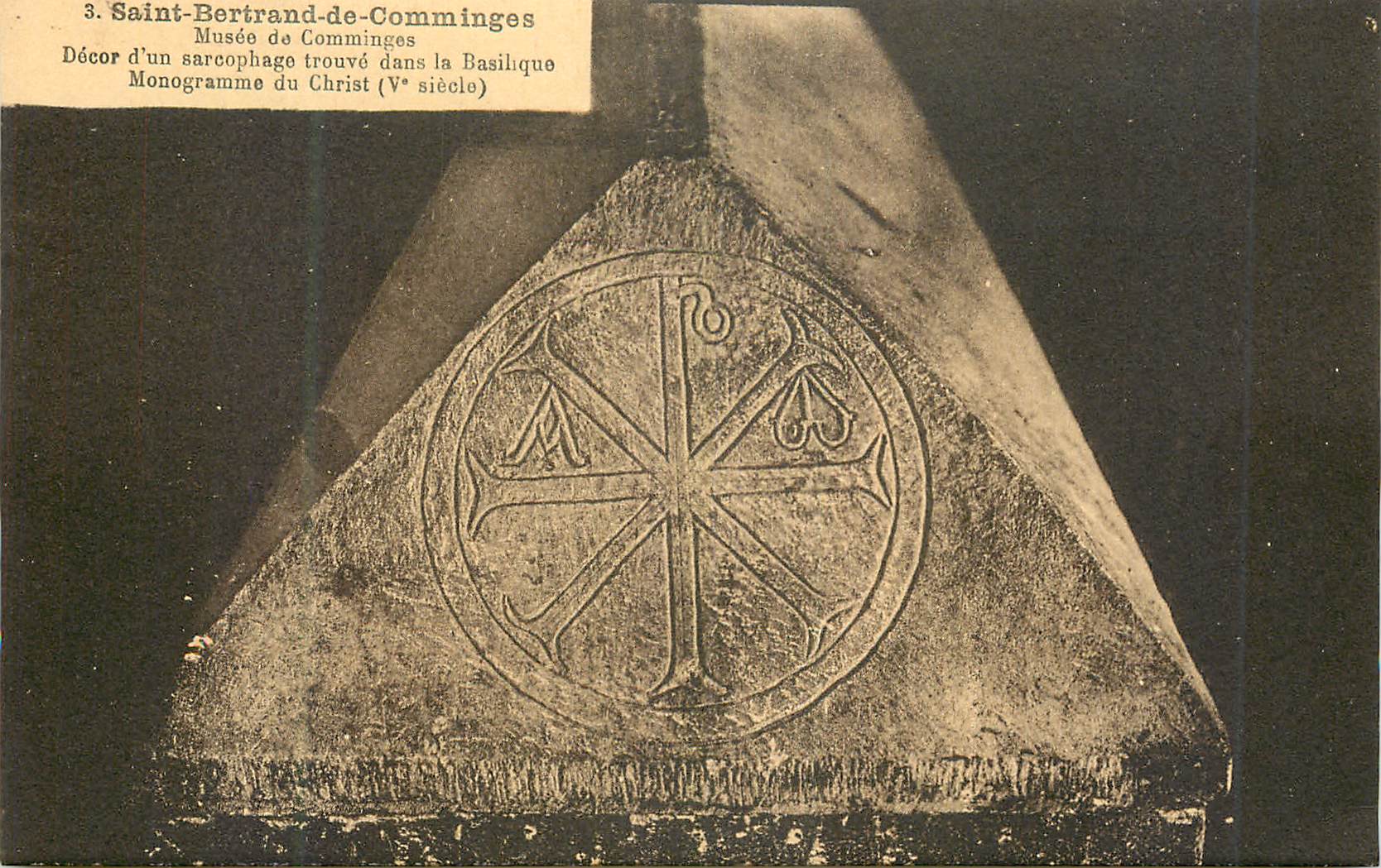 CPA St Bertrand de Comminges Musee de Comminges Decore d'un Chacrophage trouve dans la Basilique Monogramme du Christ
