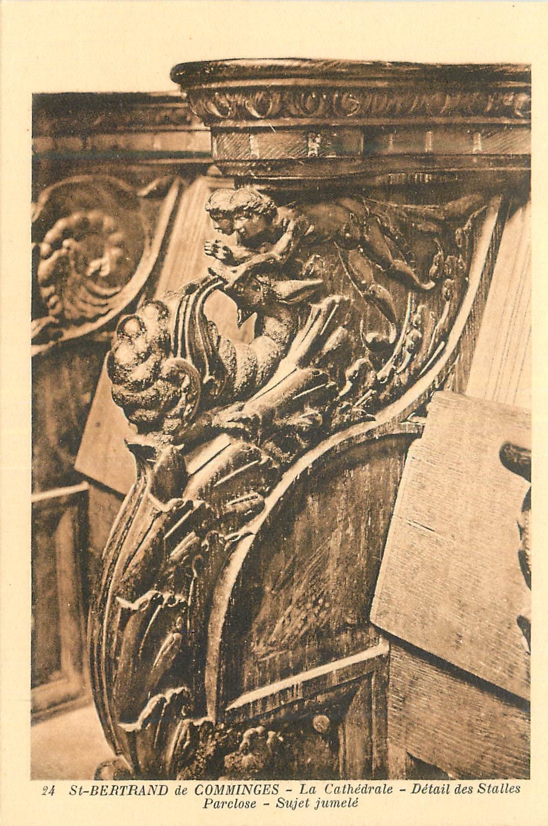 CPA Saint Bertrand de Comminges La Cathedrale Detail des Stalles Parclose Sujet Jumele