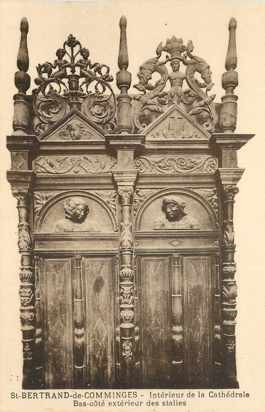 CPA Saint Bertrand de Comminges Interieur de la Cathedrale Bas Cote Exterieur des Stalles