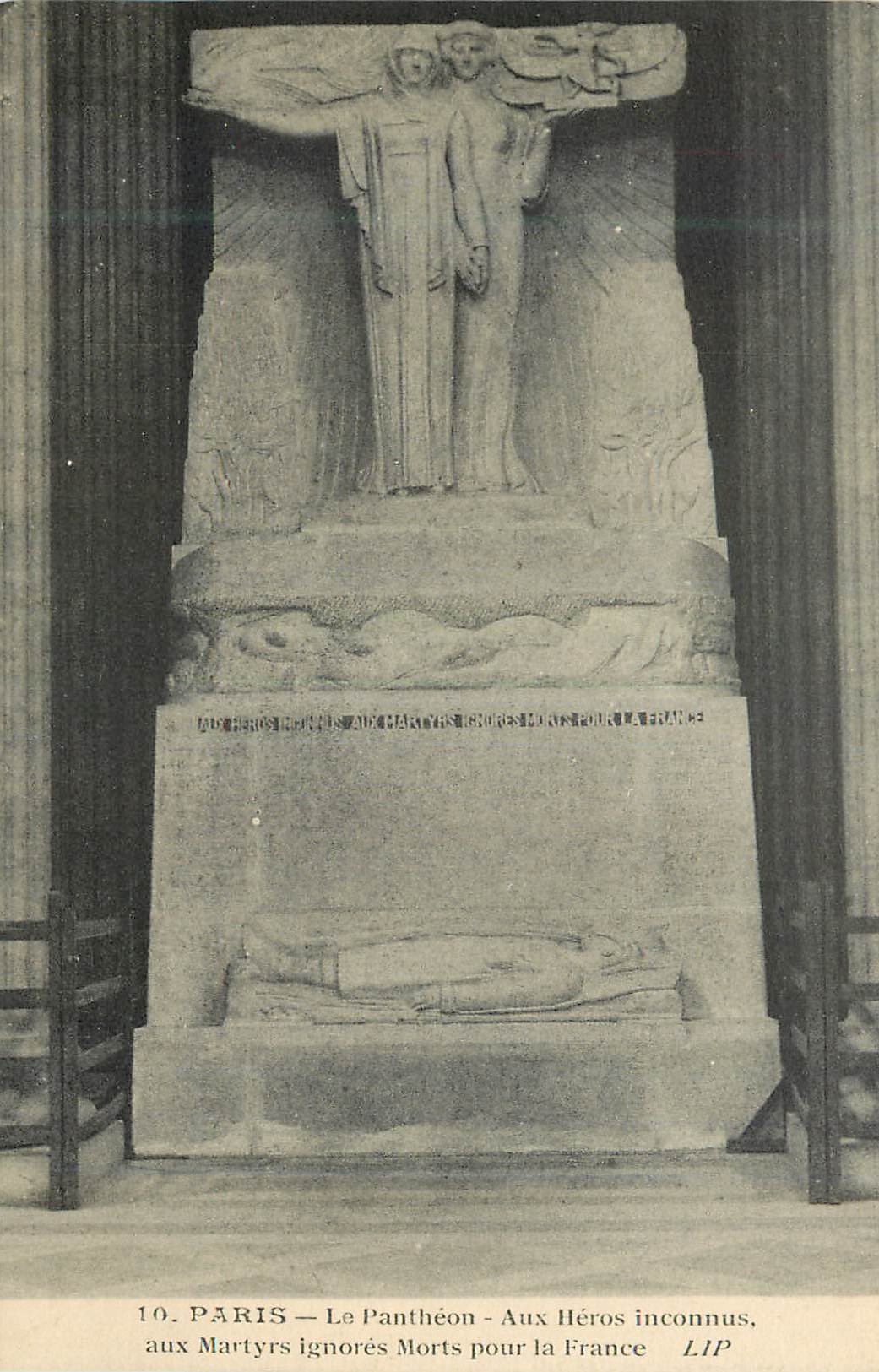 CPA Paris Le Pantheon Aux Heros Inconnus aux Martyrs Ignores Morts pour la France