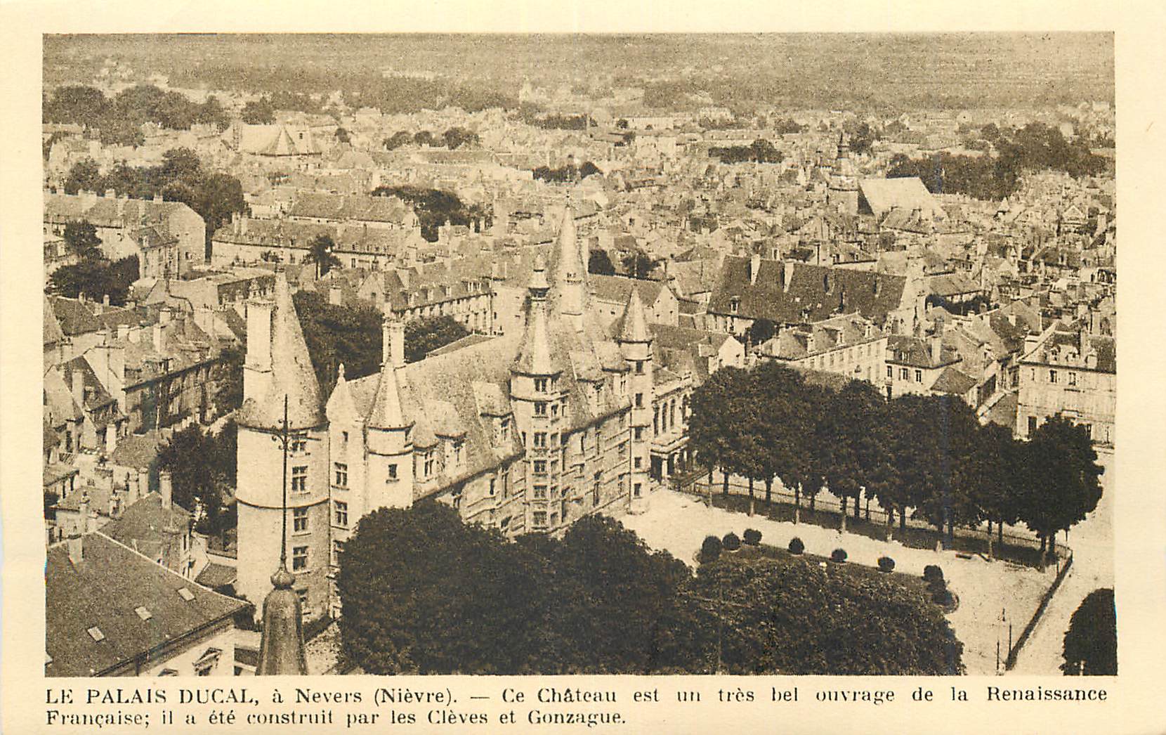 CPA Le Palais Ducal a Nevers (Nievre) Ce Chateau est un Bel Ouvrage de la Renaissance Fraincaise