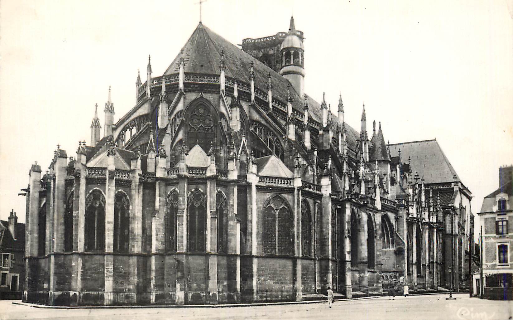 CPM Nevers (Nievre) La Cathedrale St Cyr Vue d'Ensemble