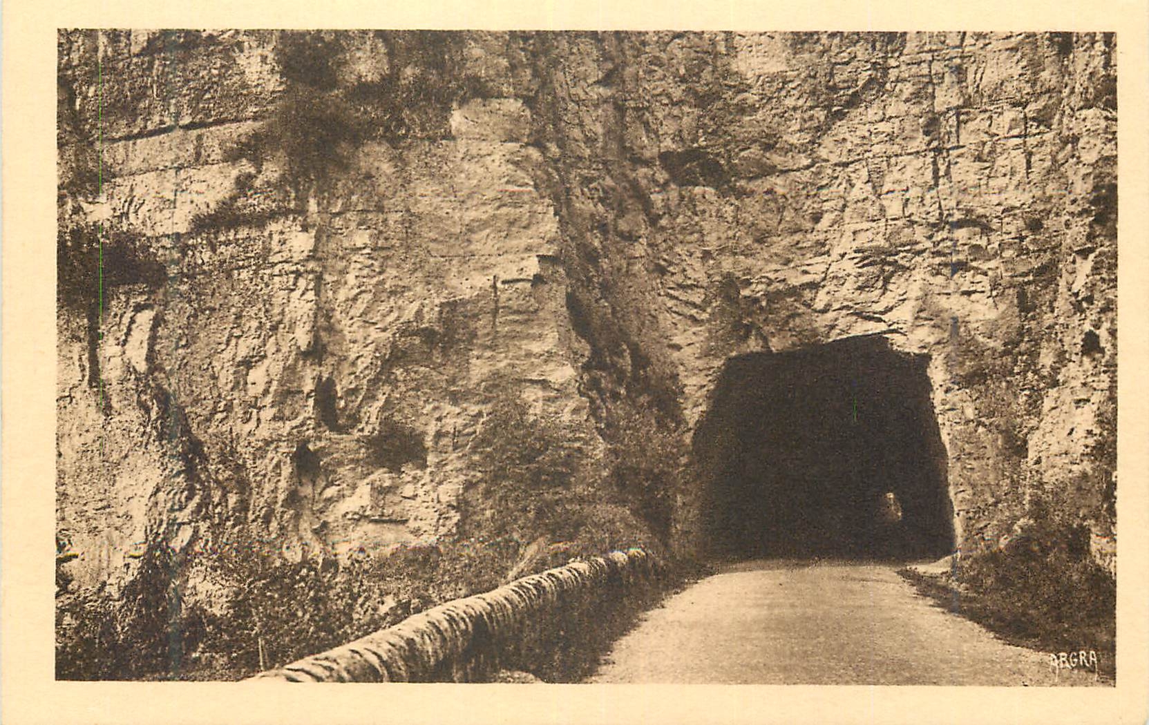 Vallée du Lot — Tunnel de 300 mètres — Arts Graphiques, Toulouse