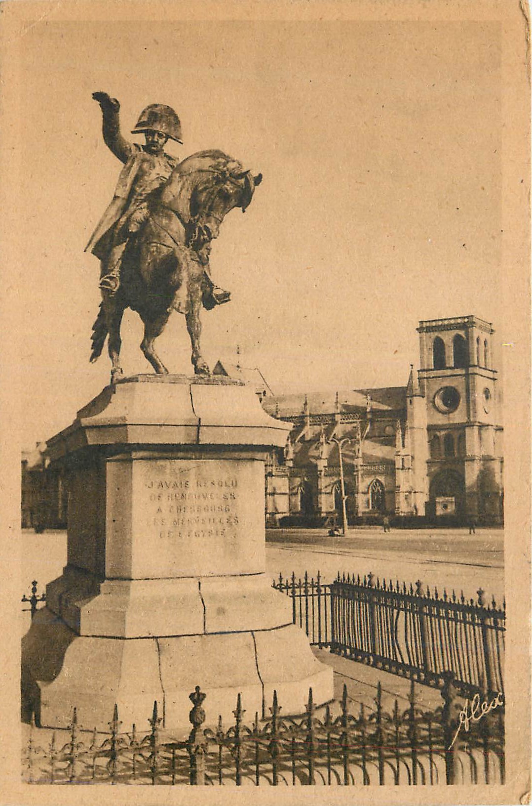 CPA Cherbourg La Statue de Napoleon Ier et la Basilique Sainte Trinite