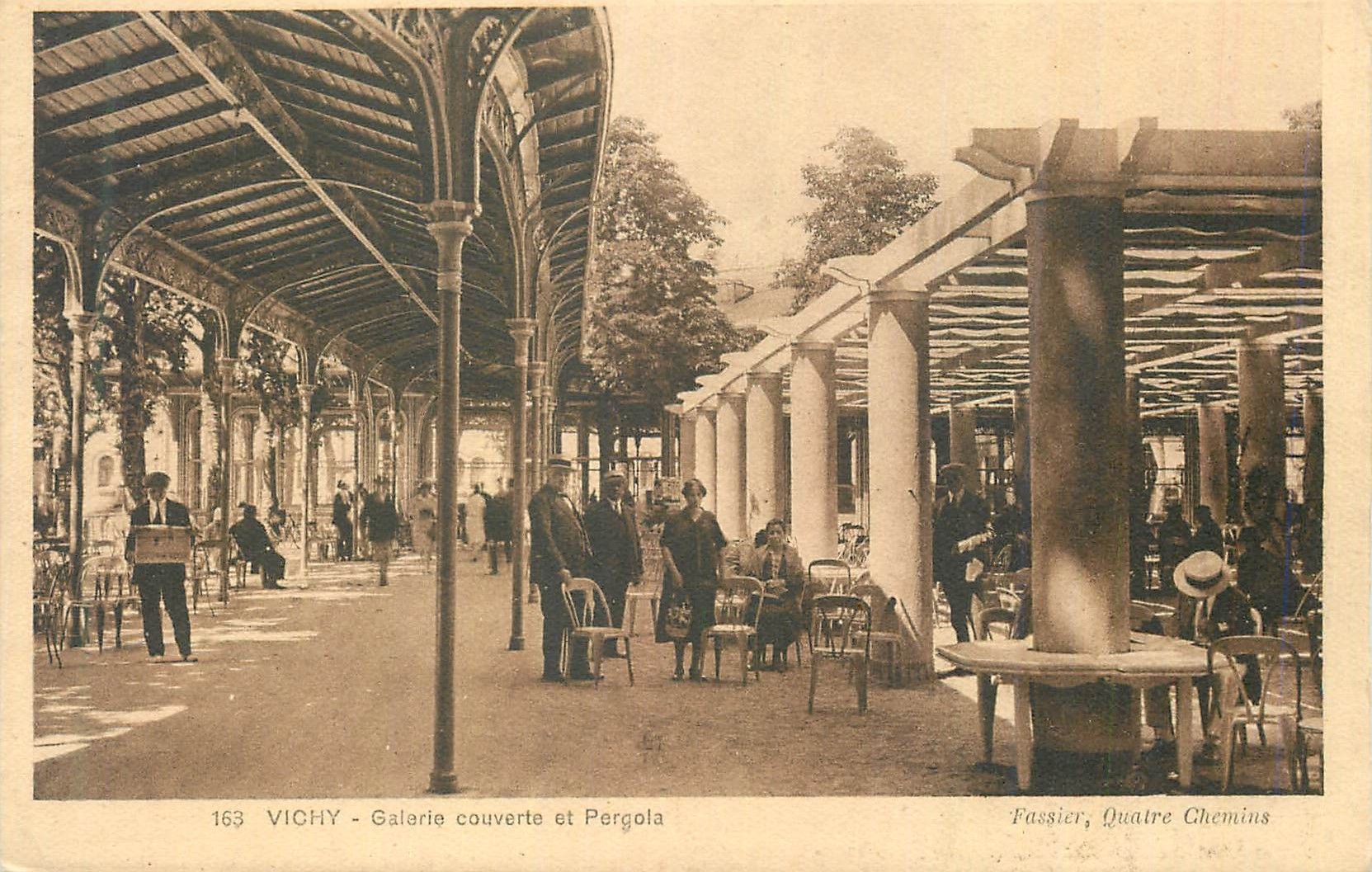 CPA Vichy Galerie Couverte et Pergola