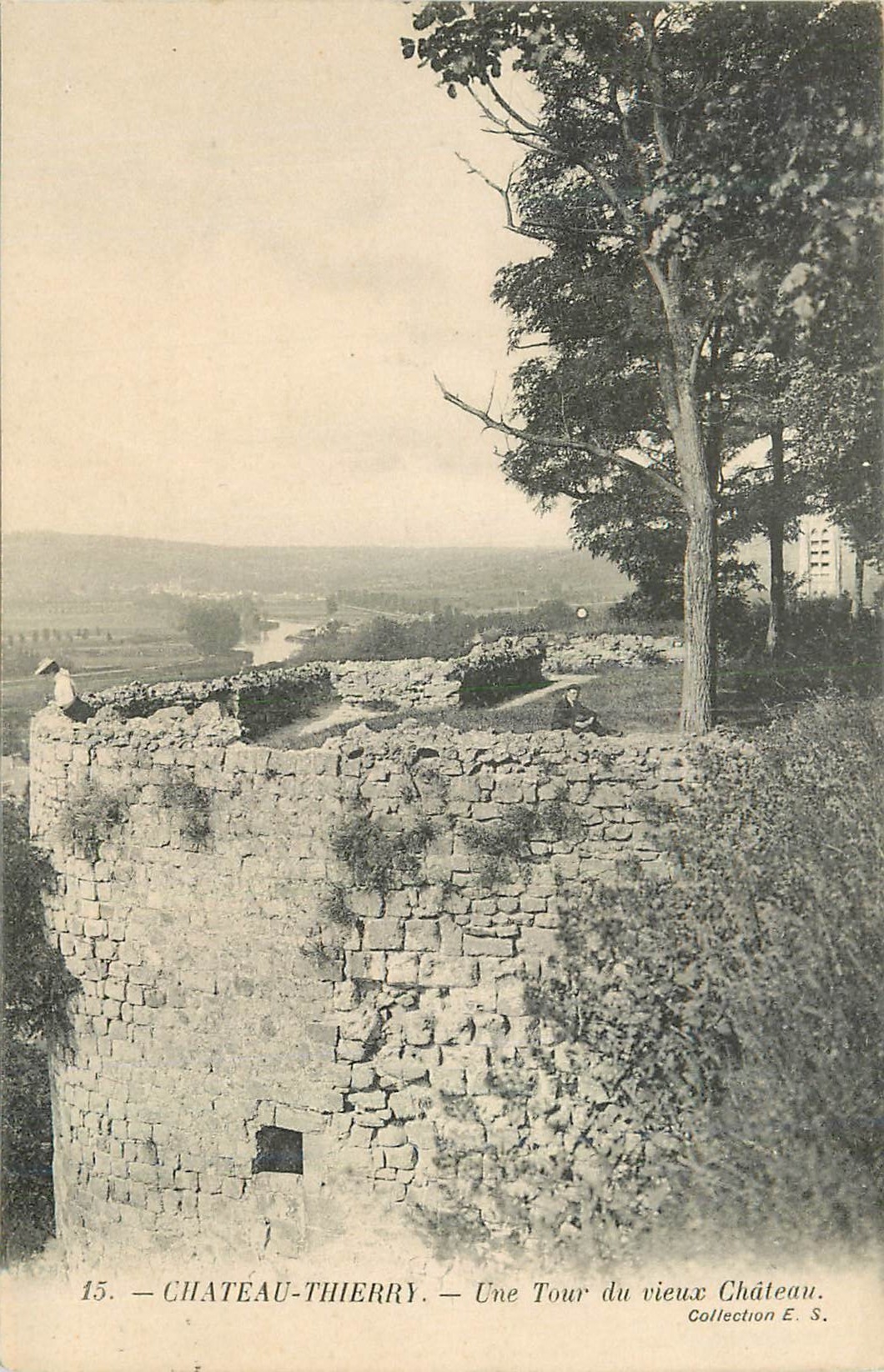 Château-Thierry — Une Tour du vieux Château — Collection E. S.