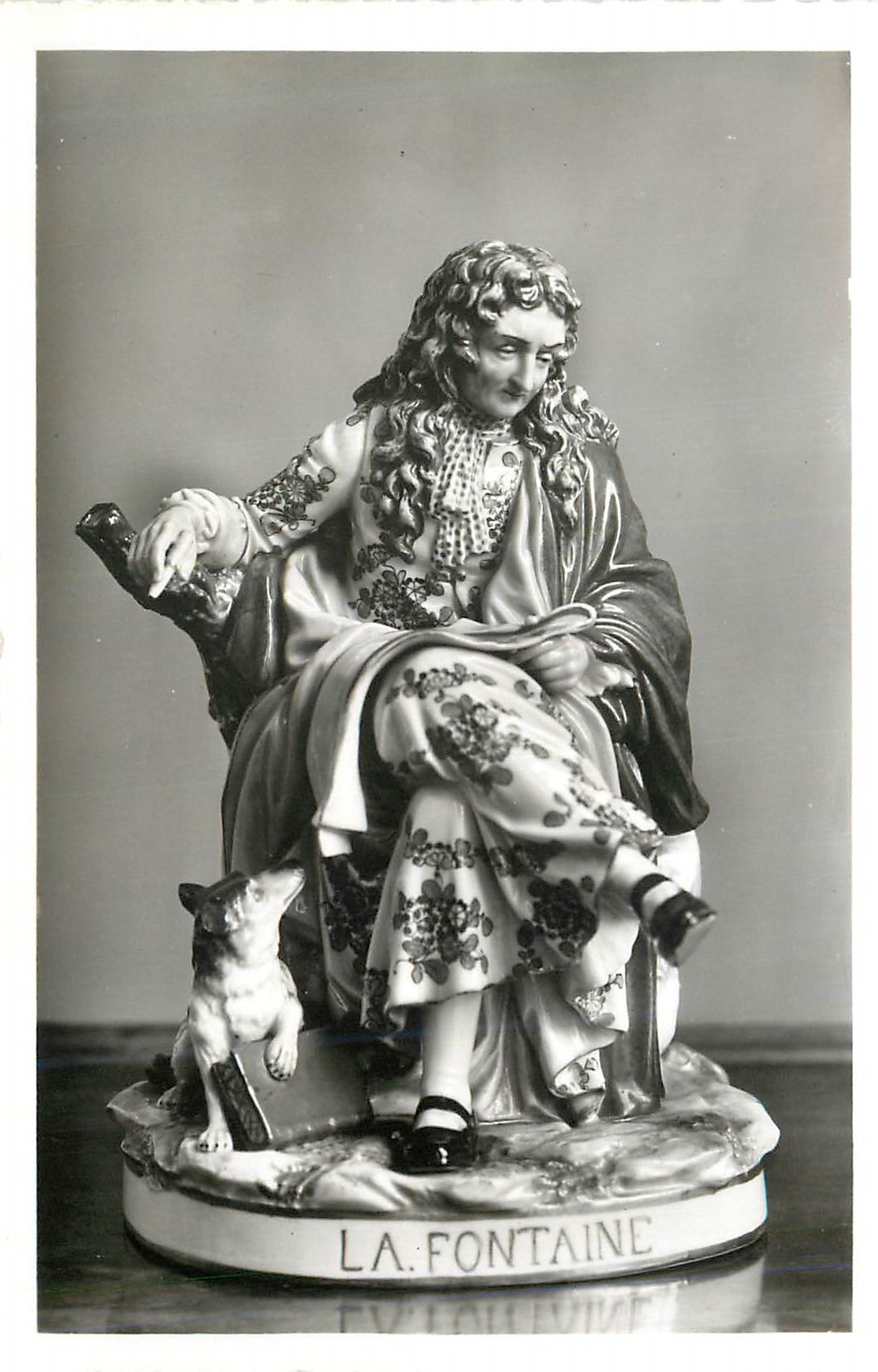 CPM la Fontaine d'apres Julien Porcelaine de Frankenthal (XVIII es) Musee Jean de la Fontaine Chateau Thierry