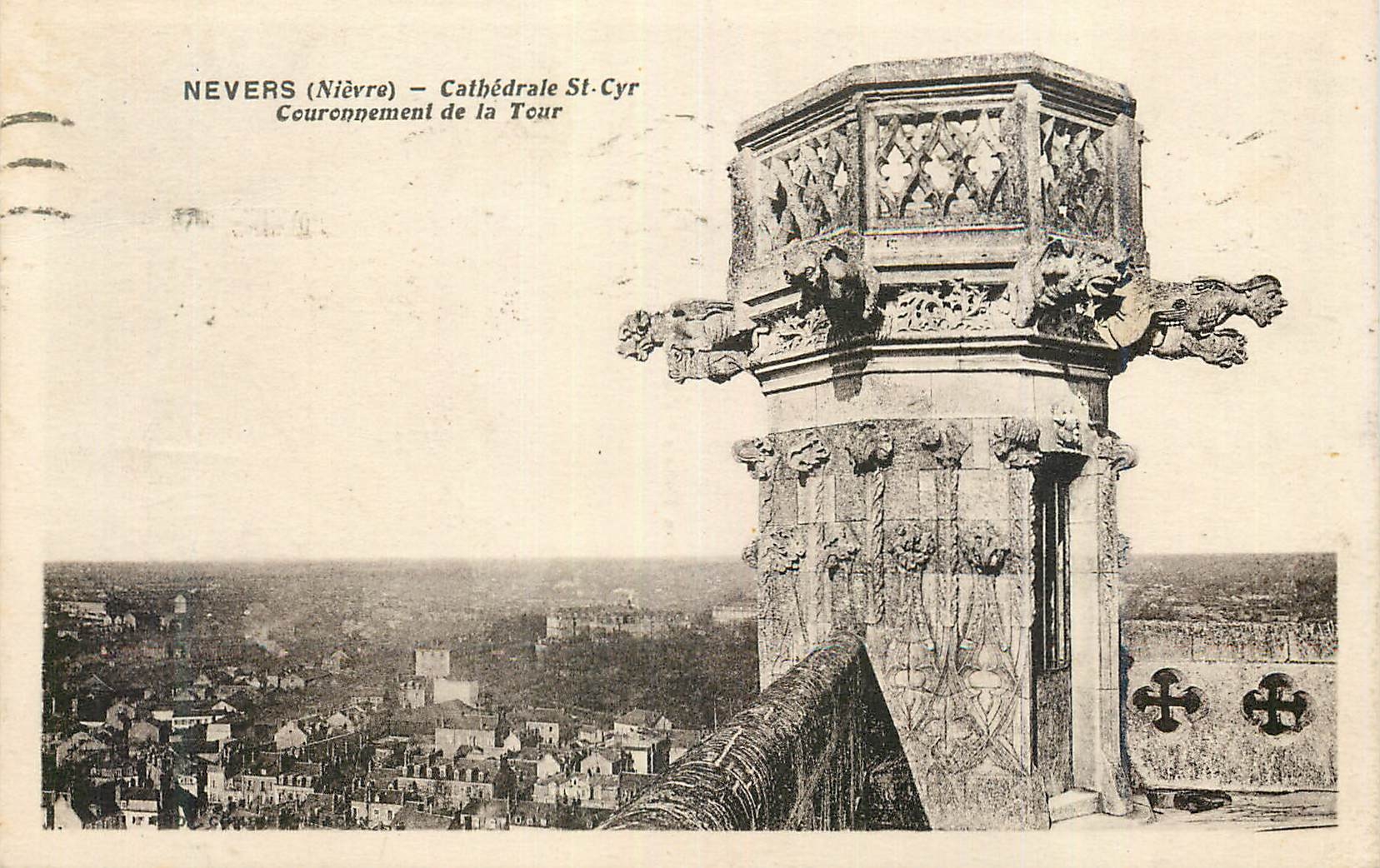 CPA Nevers (Nievre) Cathedrale St Cyr Couronnement de la Tour