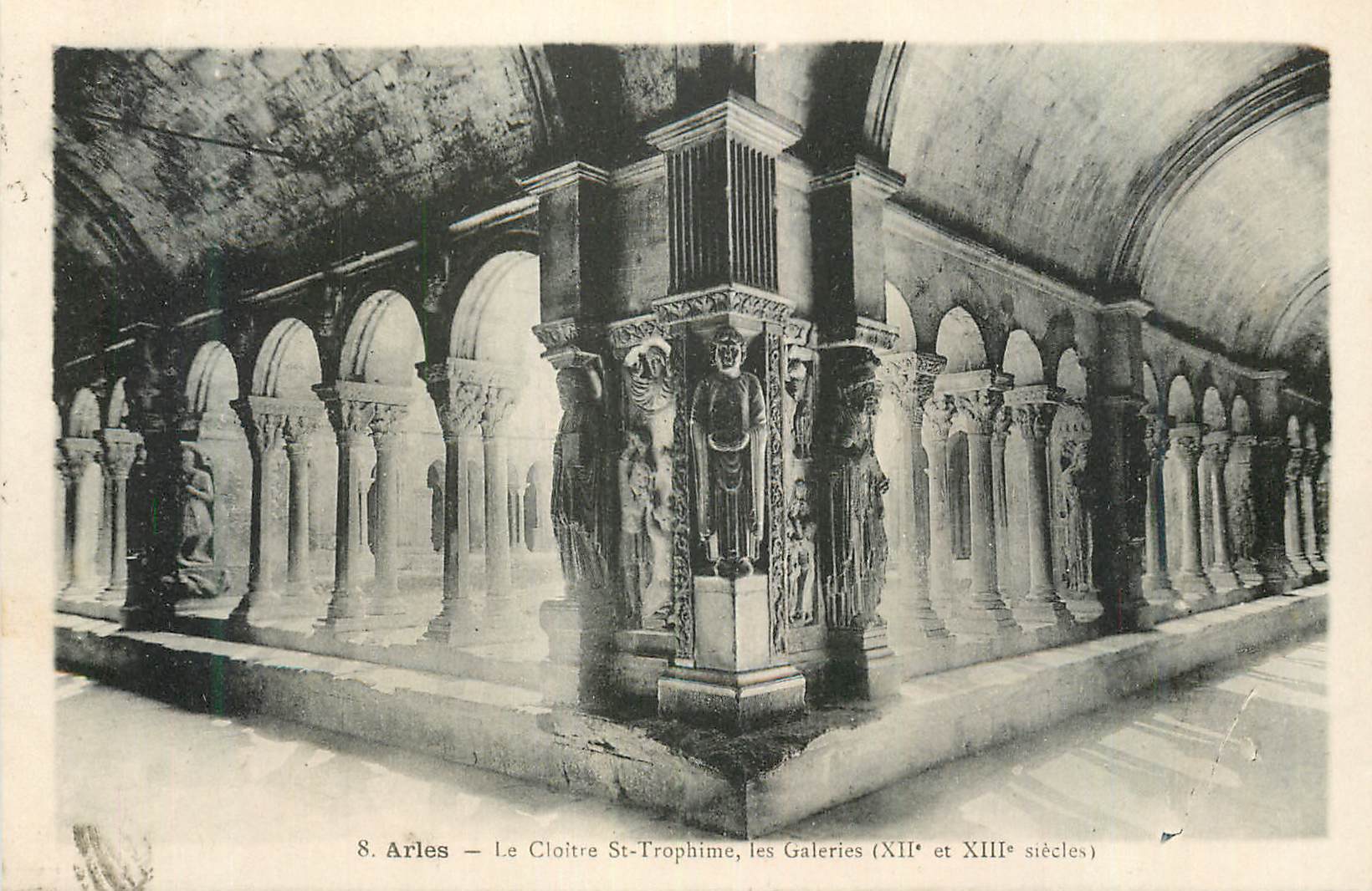 Arles — Le Cloître St-Trophime, les Galeries (XIIe et XIIIe siècles) — Ed. J. George