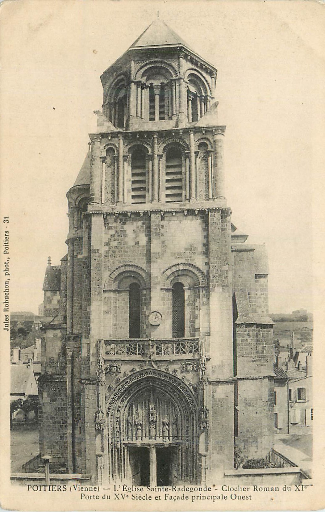 CPA Poitiers (Vienne) l'Eglise Sainte Radegonde Clocher Roman du XI 