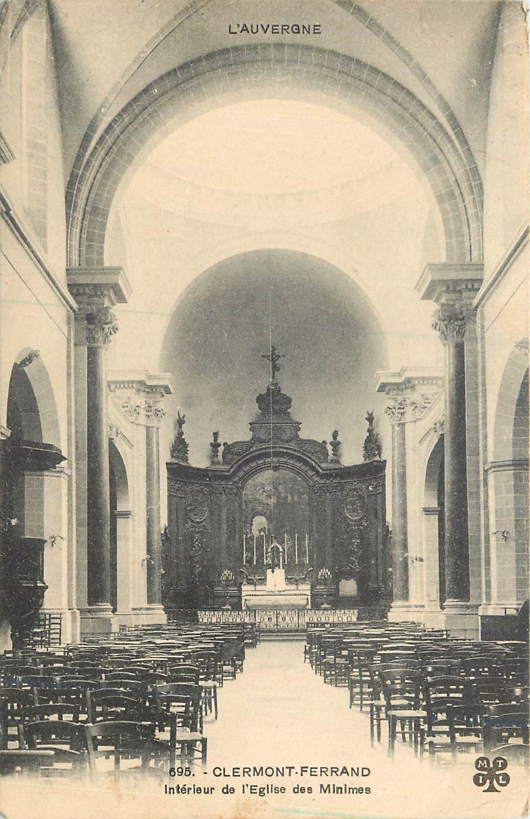 CPA Clermont Ferrand Interieur de l'Eglise des Minimes