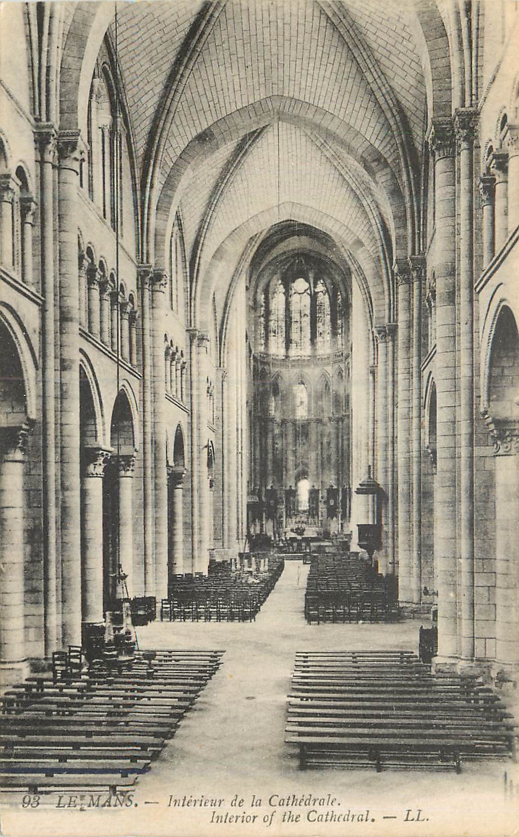 CPA le Mans Interieur de la Cathedrale
