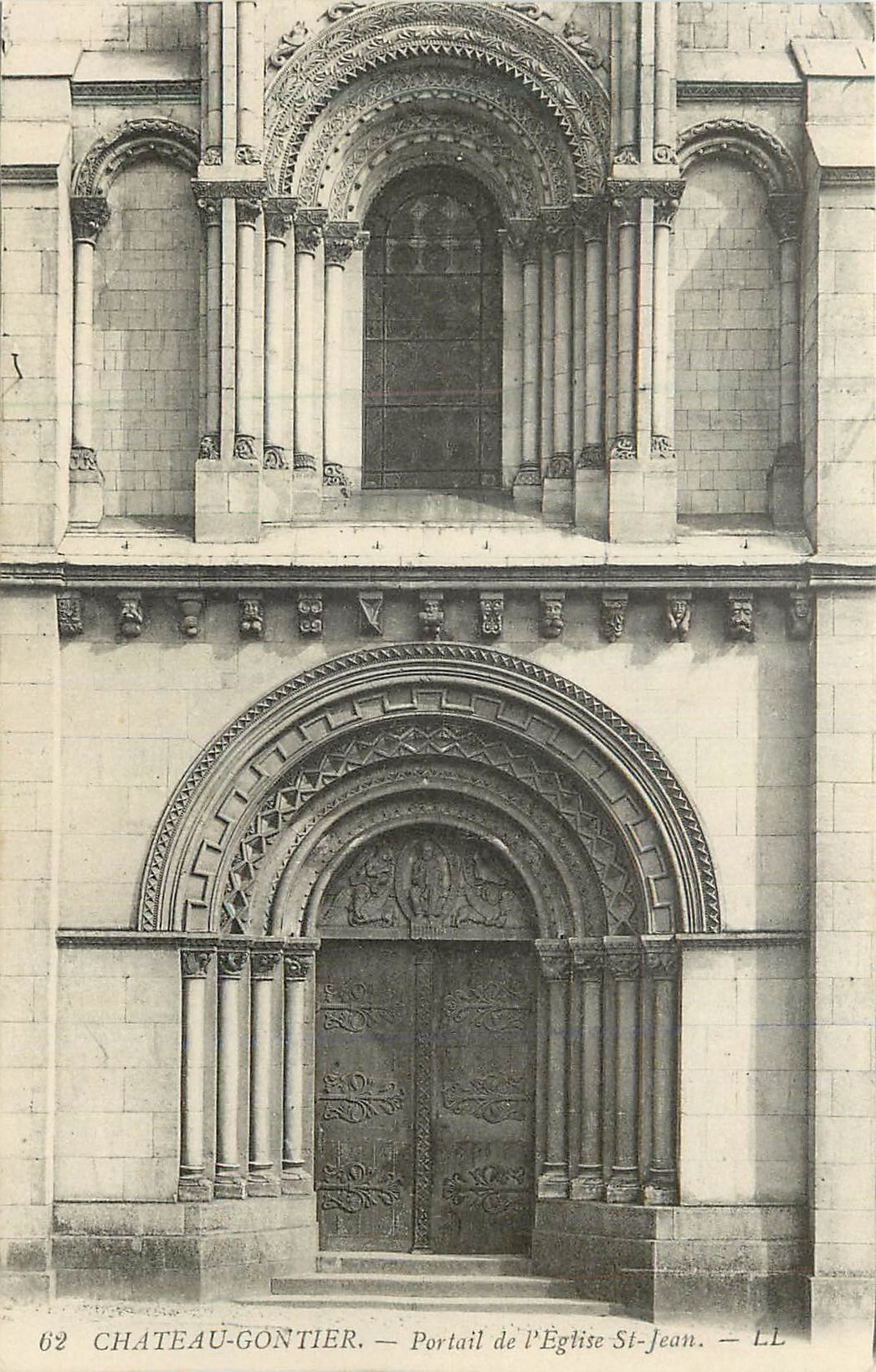 CPA Chateau Gontier Portail de l'Eglise St Jean