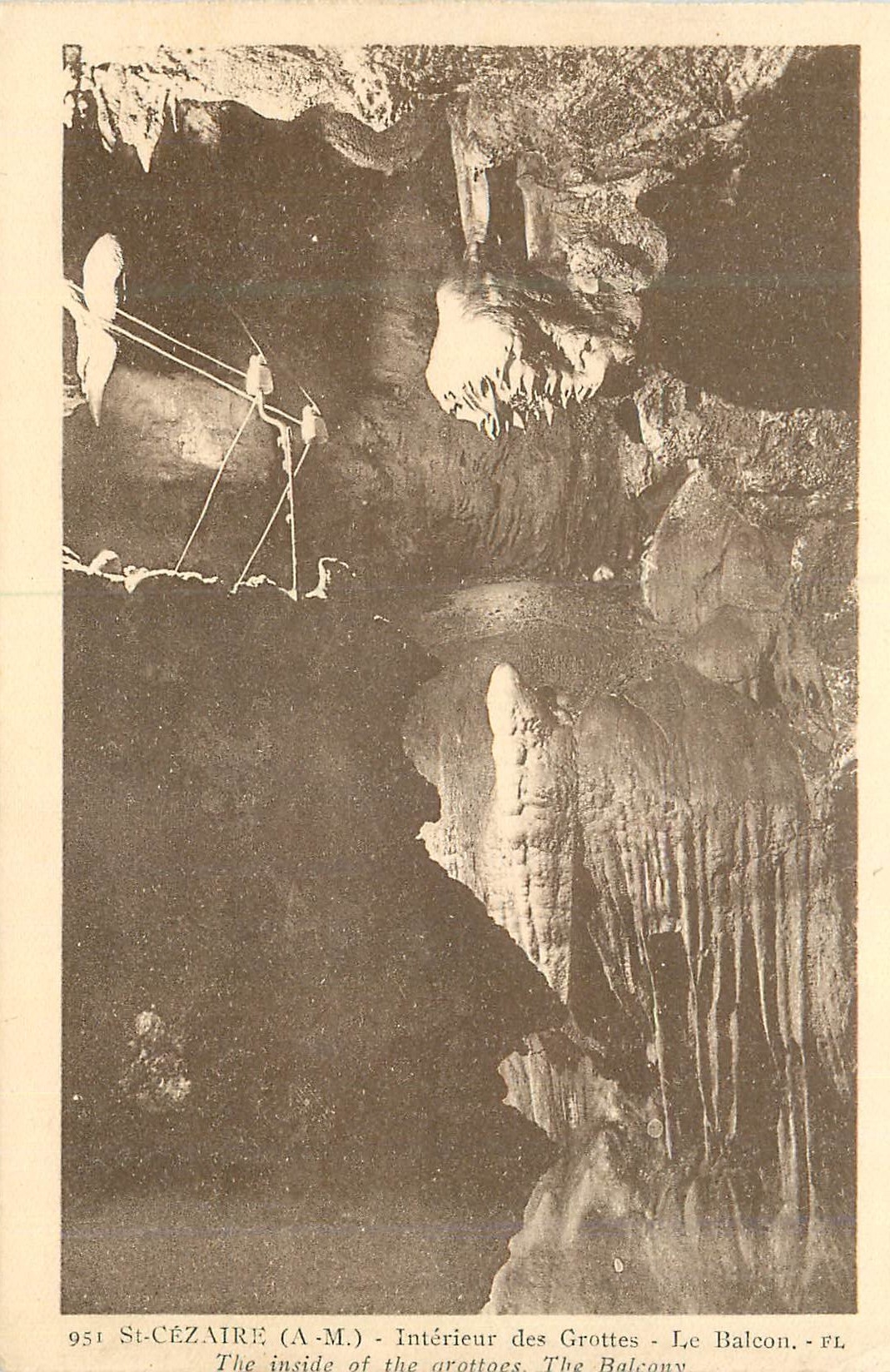 CPA St Cesaire (AM) Interieur des Grottes le Balcon