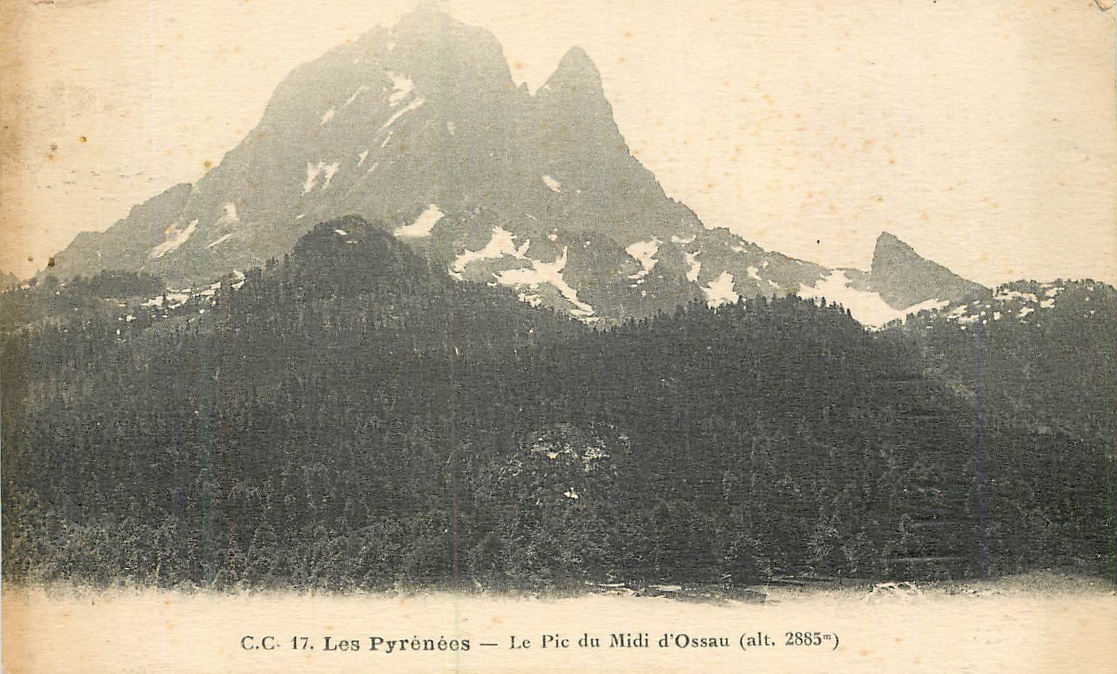 CPA les Pyrenees le pic du Midi d'ossau