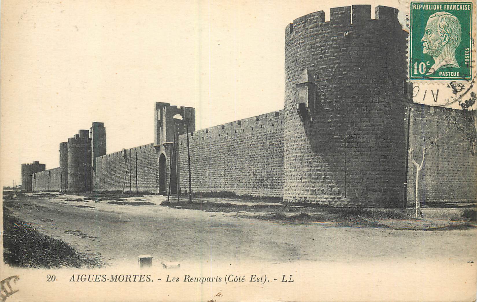 CPA Aigues Mortes les Remparts (Cote est)