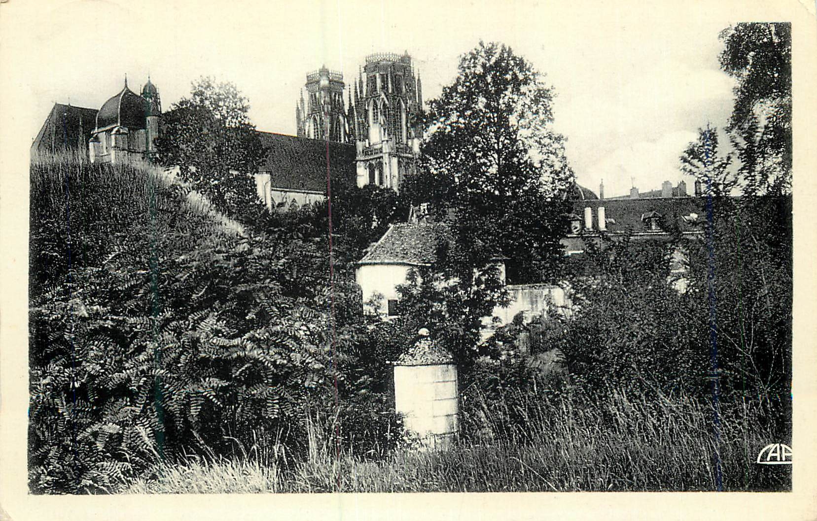 CPA Toul vue sur la Cathedrale